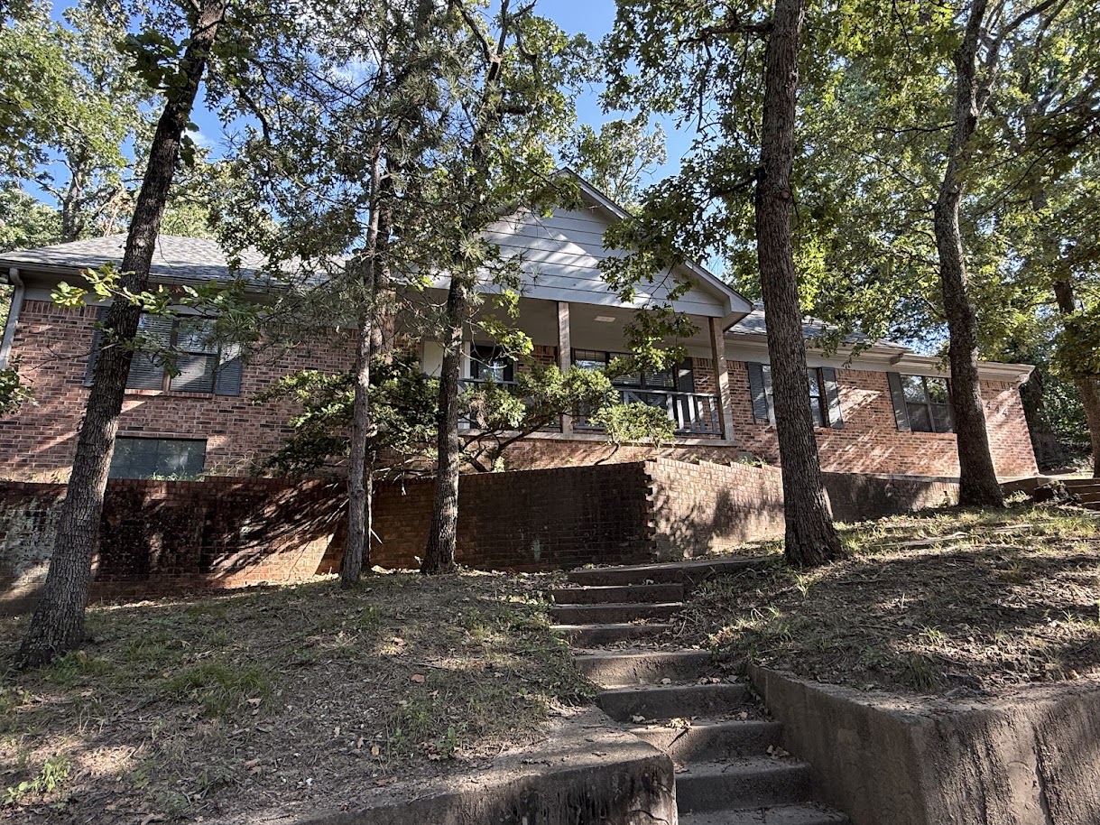 1444 Oakdale Drive Property Photo 1