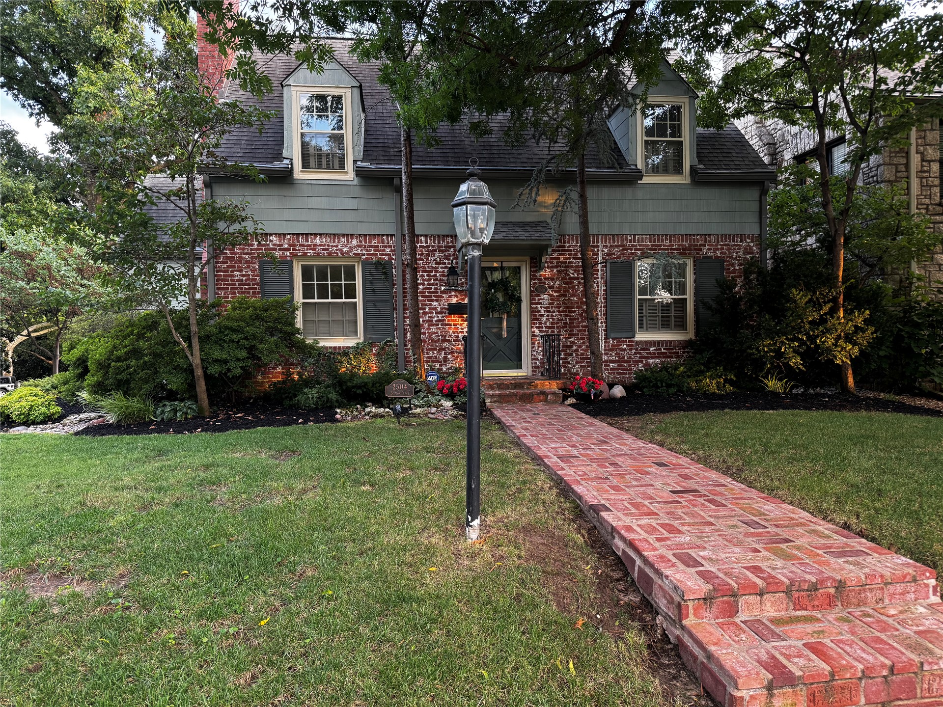 2504 S Boston Place Property Photo 3