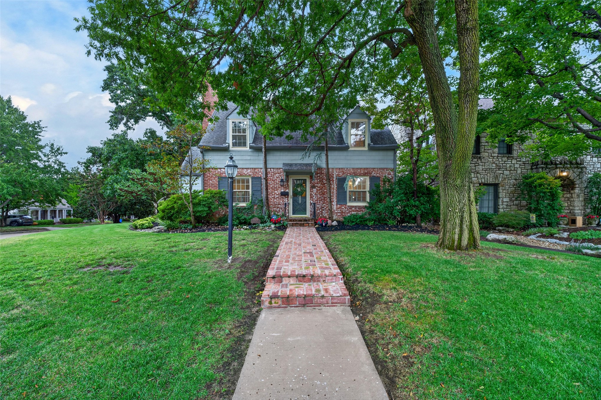 2504 S Boston Place Property Photo 3