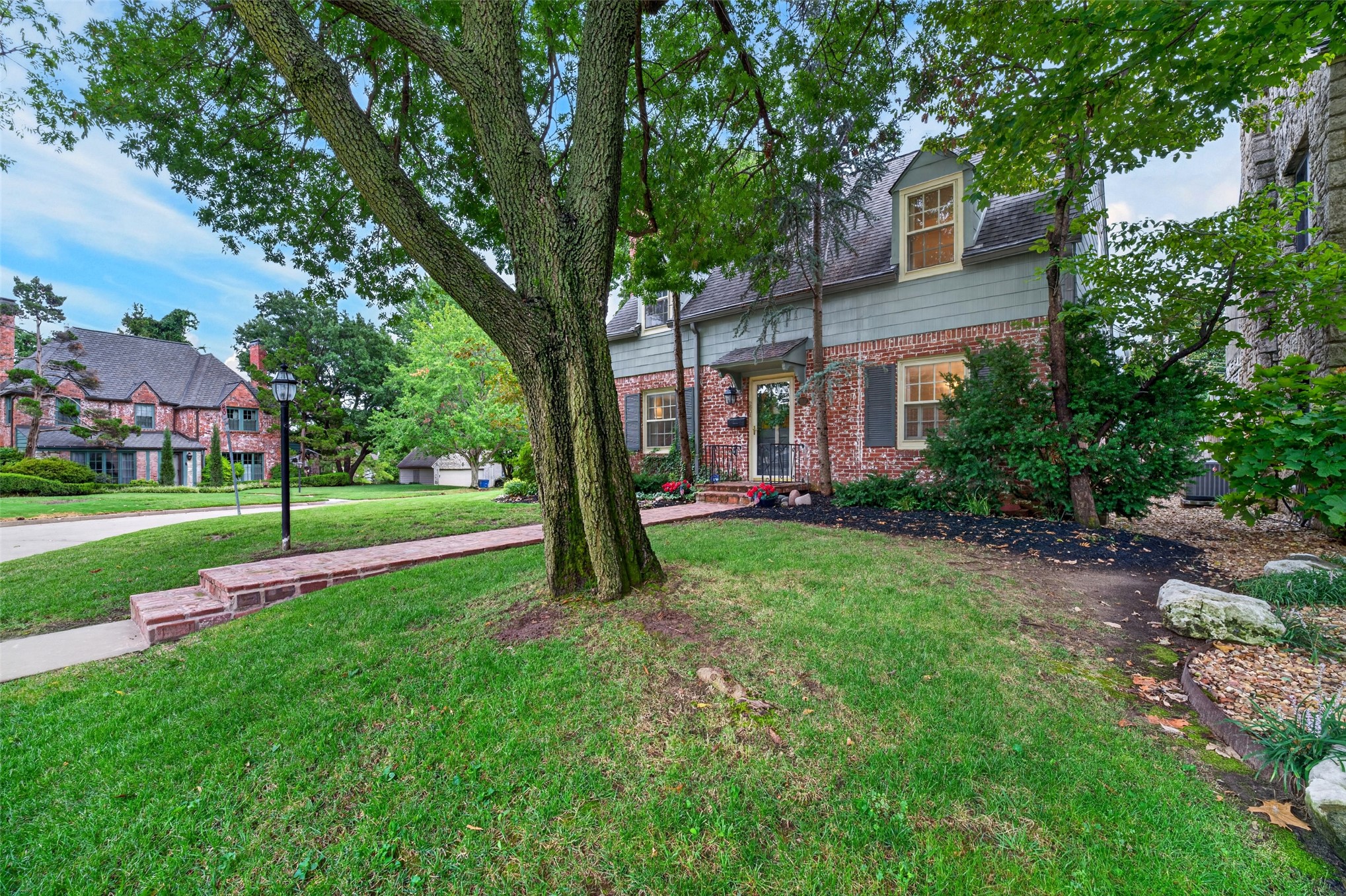 2504 S Boston Place Property Photo 5