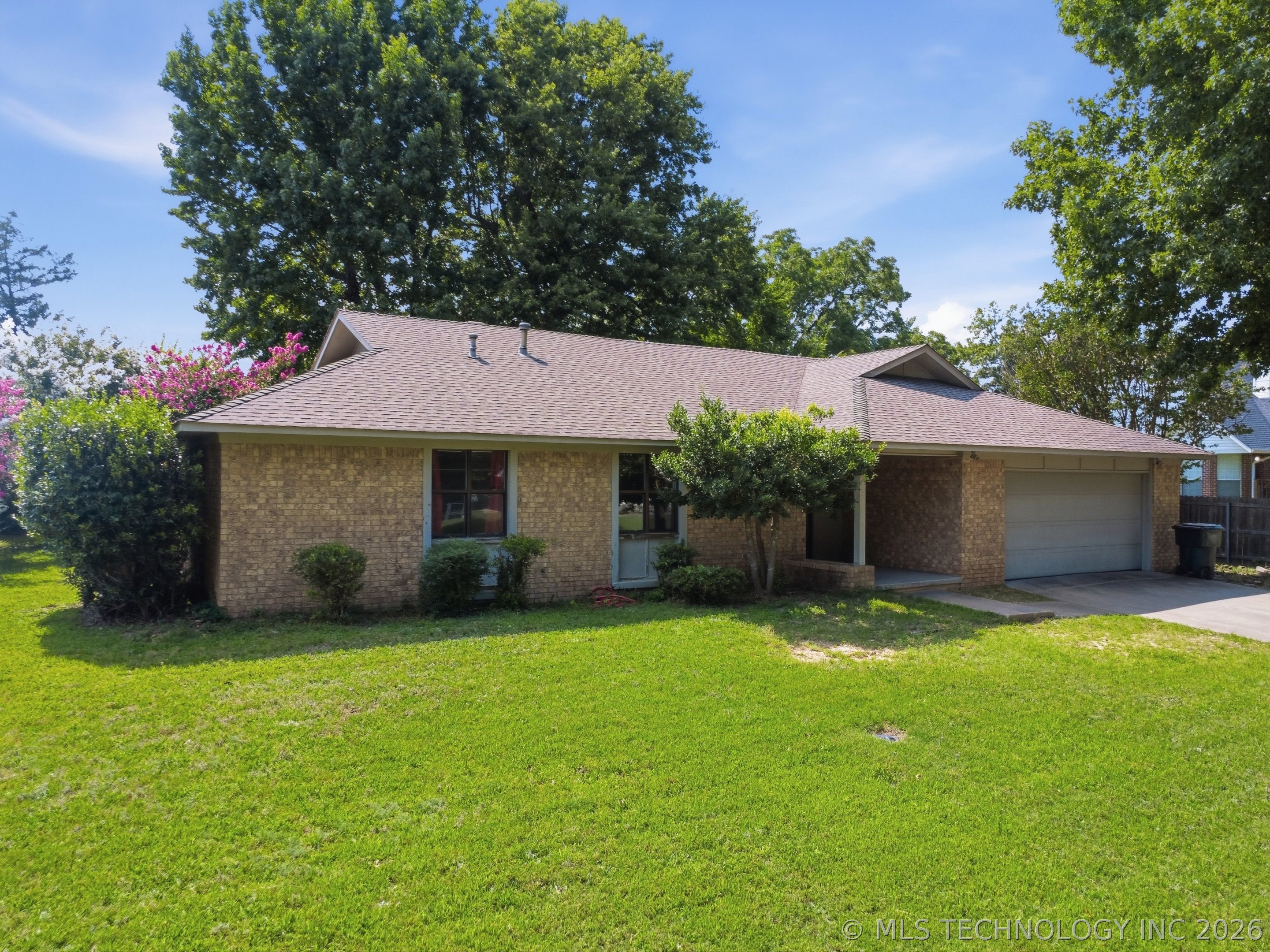 902 Cardinal Lane Property Photo 2