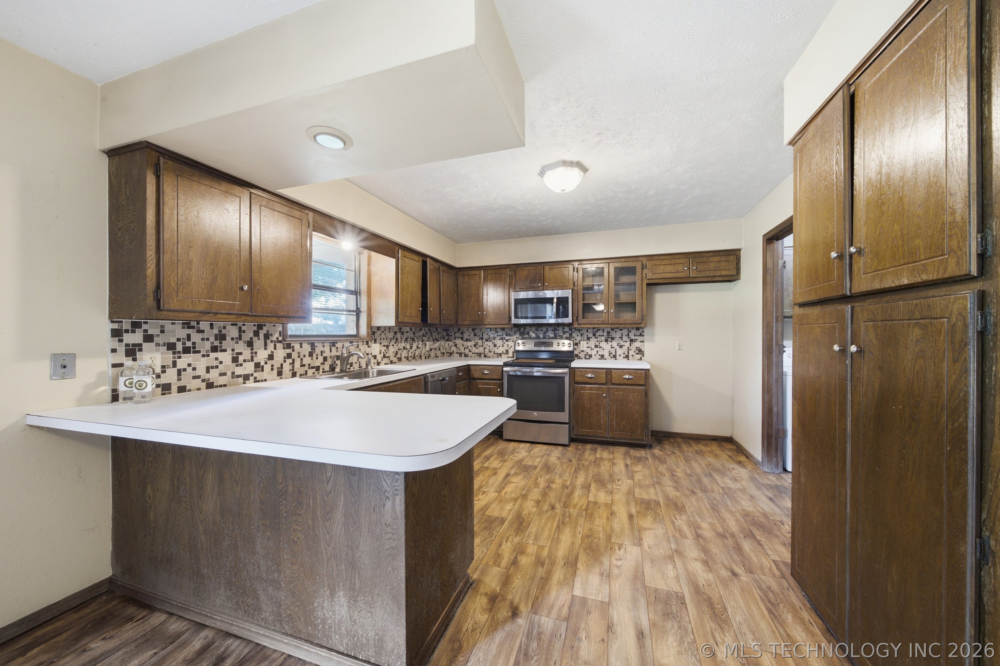 902 Cardinal Lane Property Photo 8