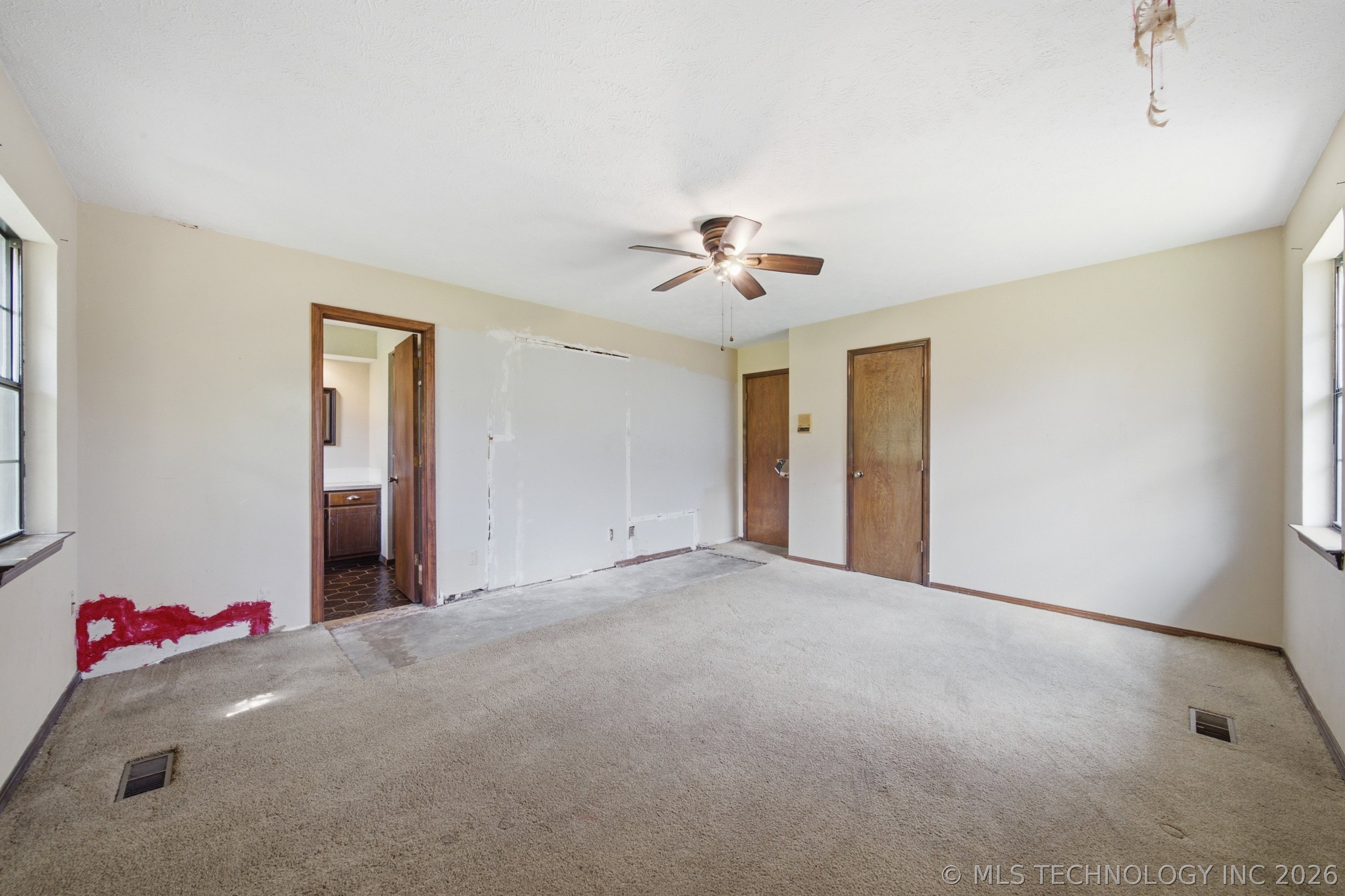 902 Cardinal Lane Property Photo 12