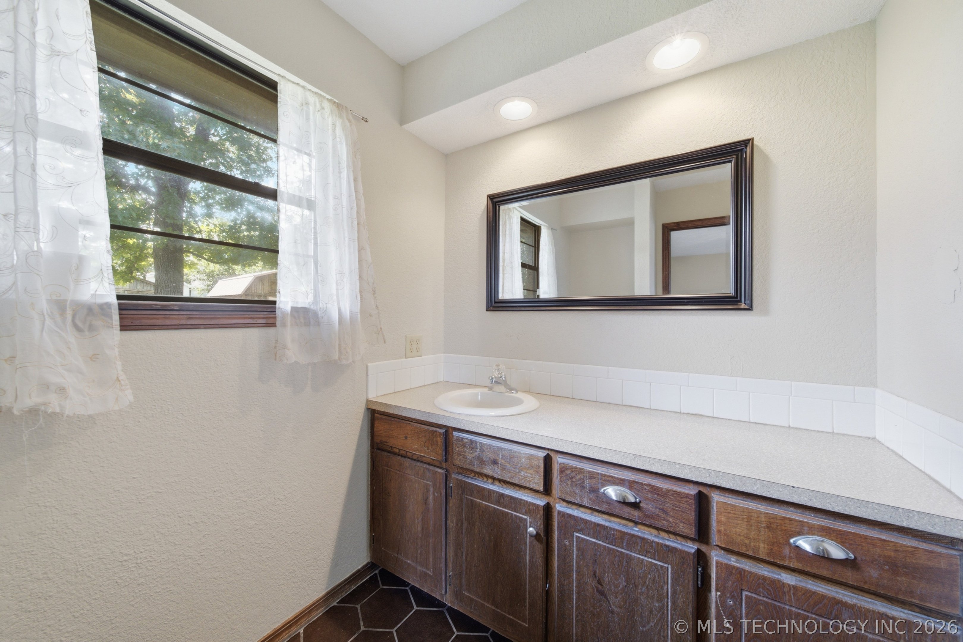 902 Cardinal Lane Property Photo 13