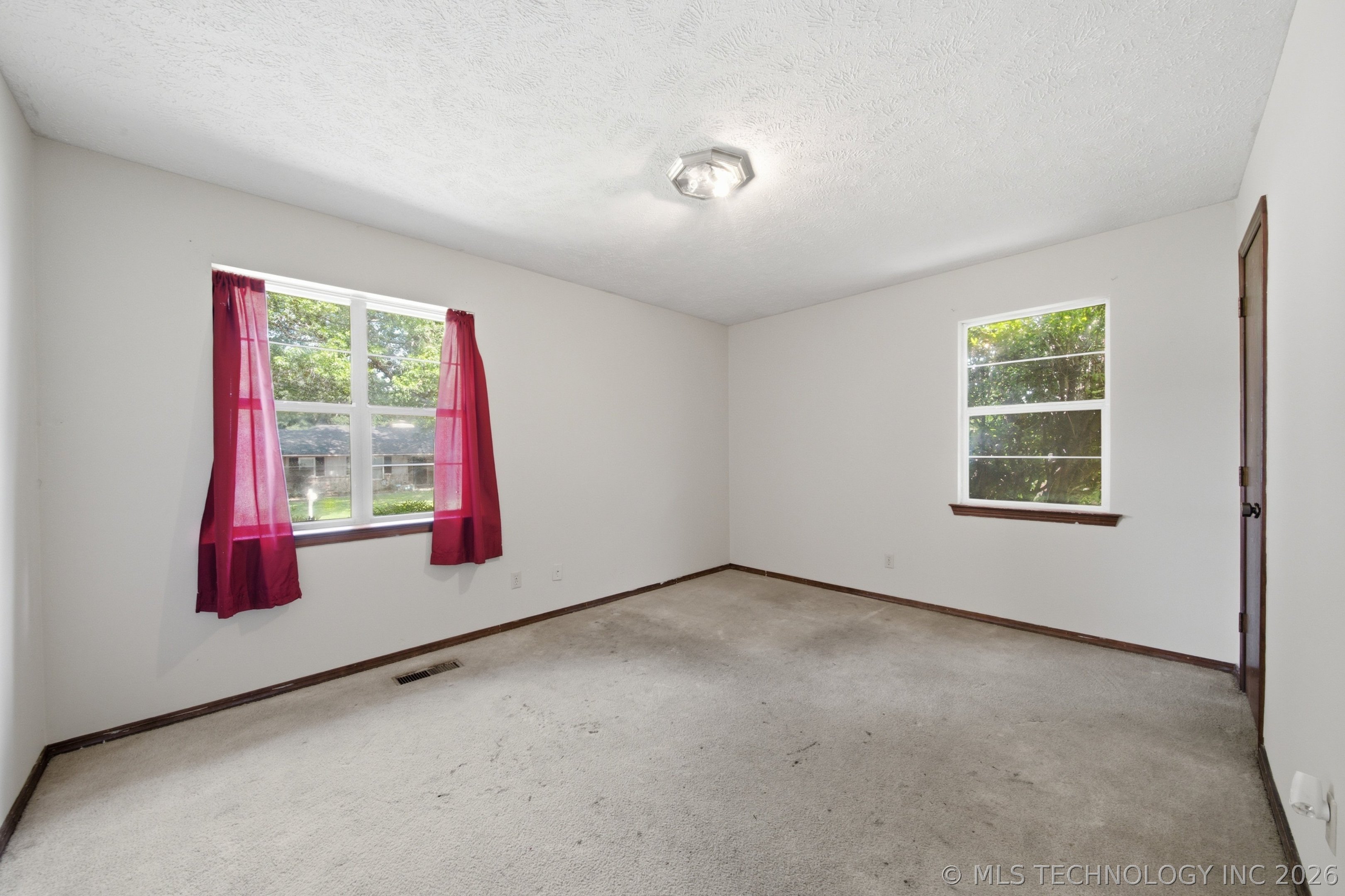 902 Cardinal Lane Property Photo 16