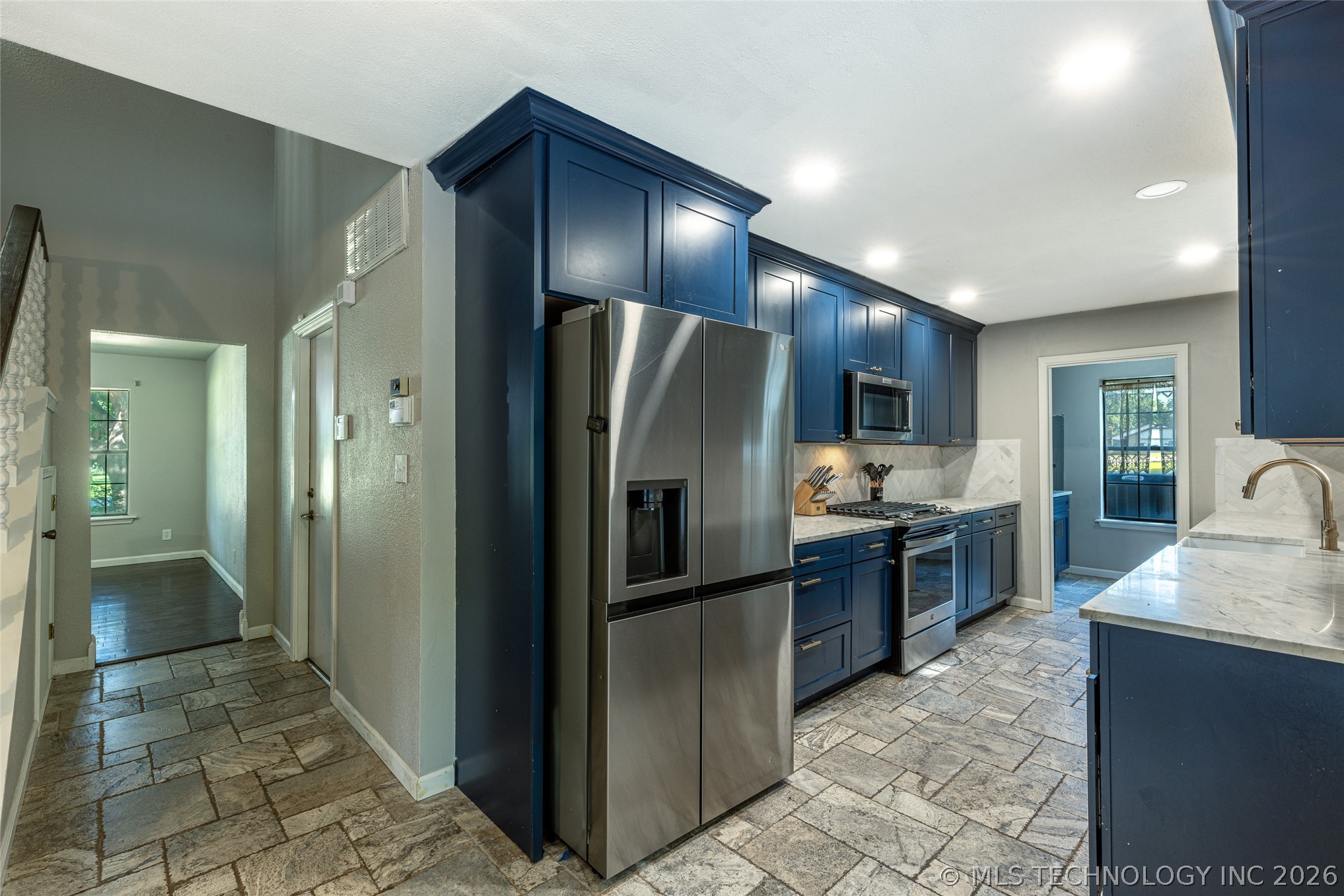 416 Timbercrest Road Property Photo 4
