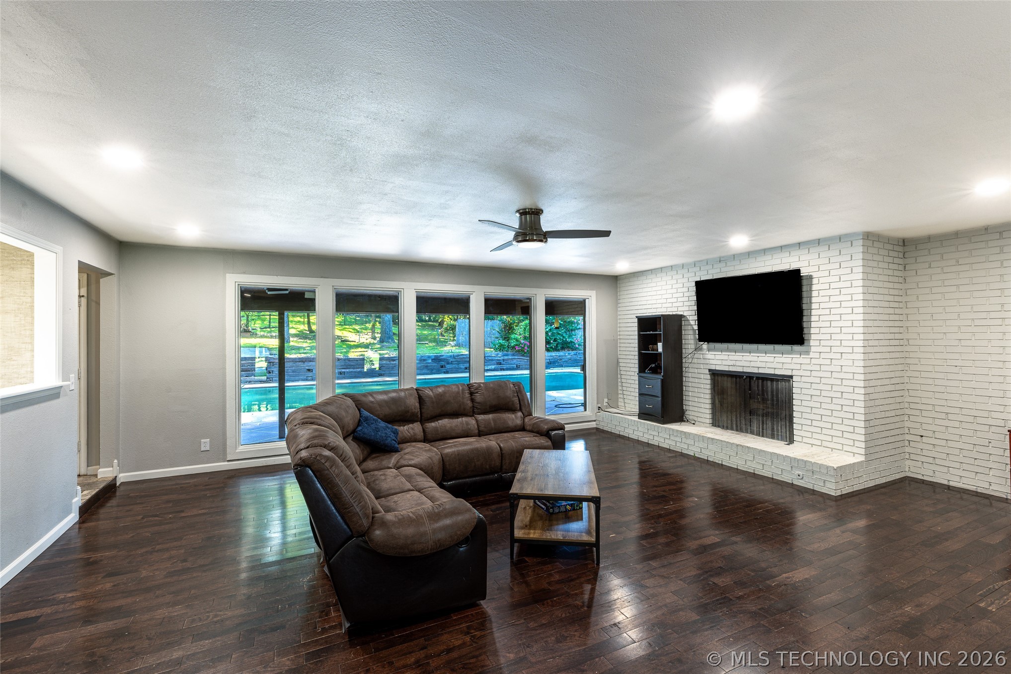 416 Timbercrest Road Property Photo 8