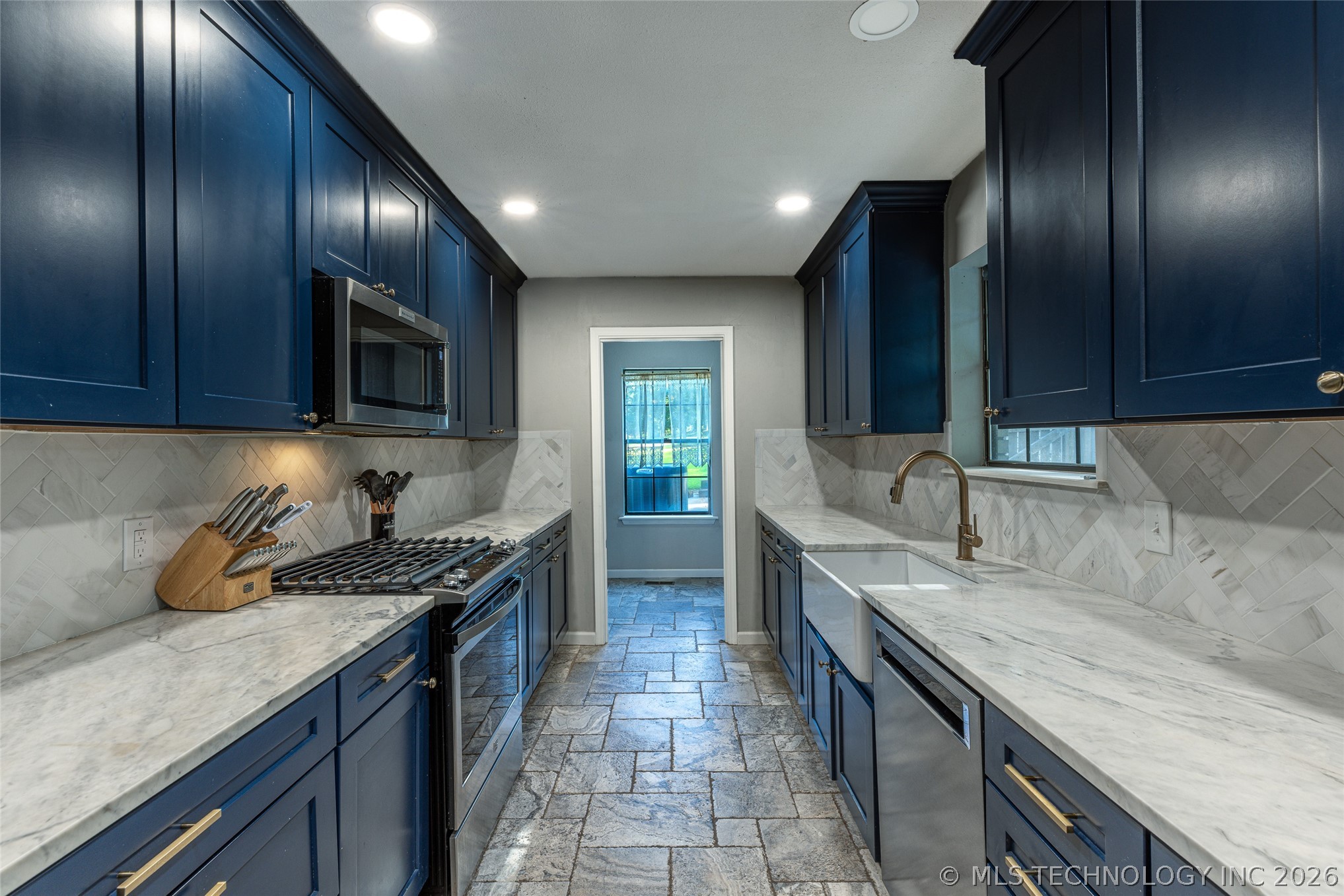 416 Timbercrest Road Property Photo 13