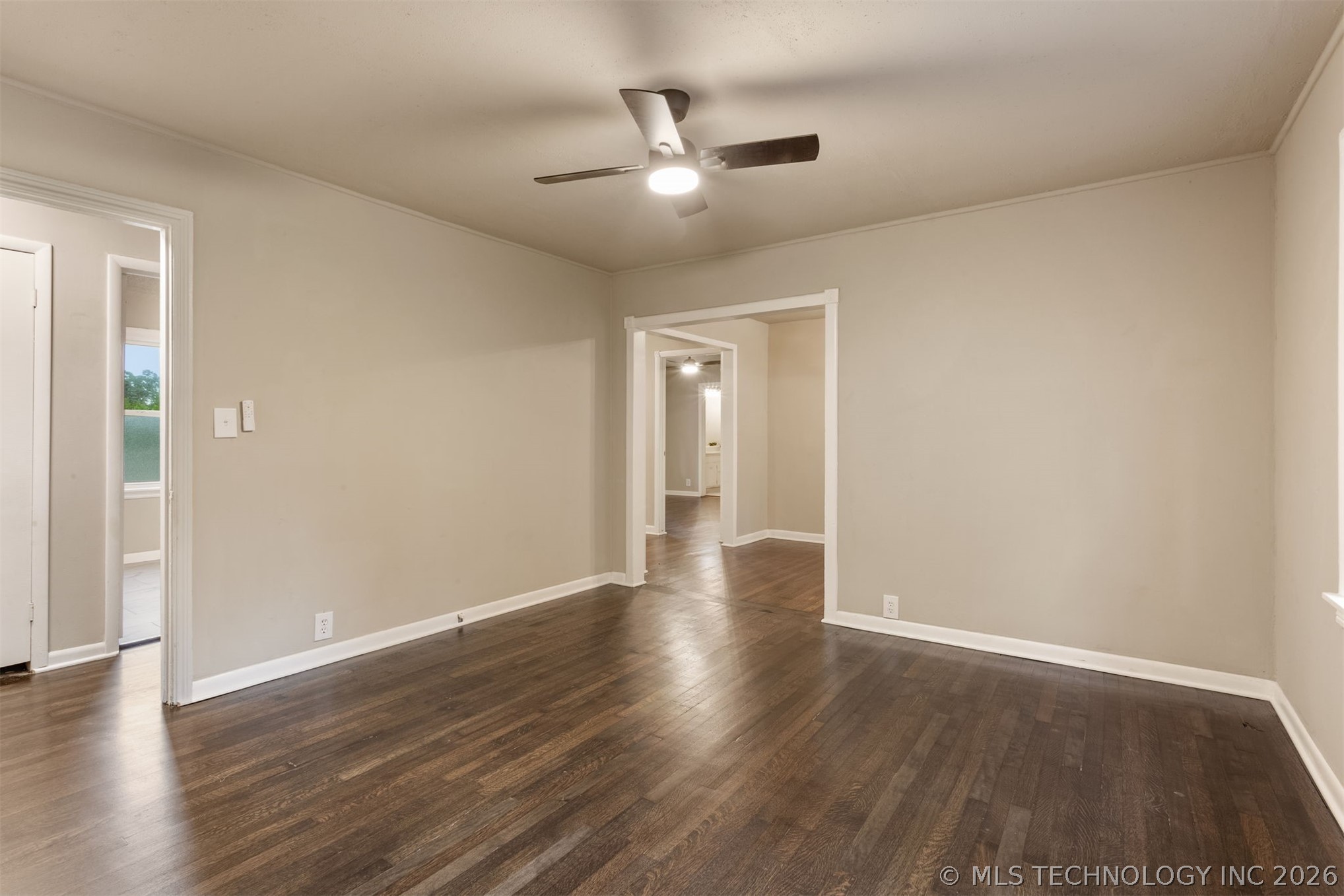 726 N Florence Avenue Property Photo 8