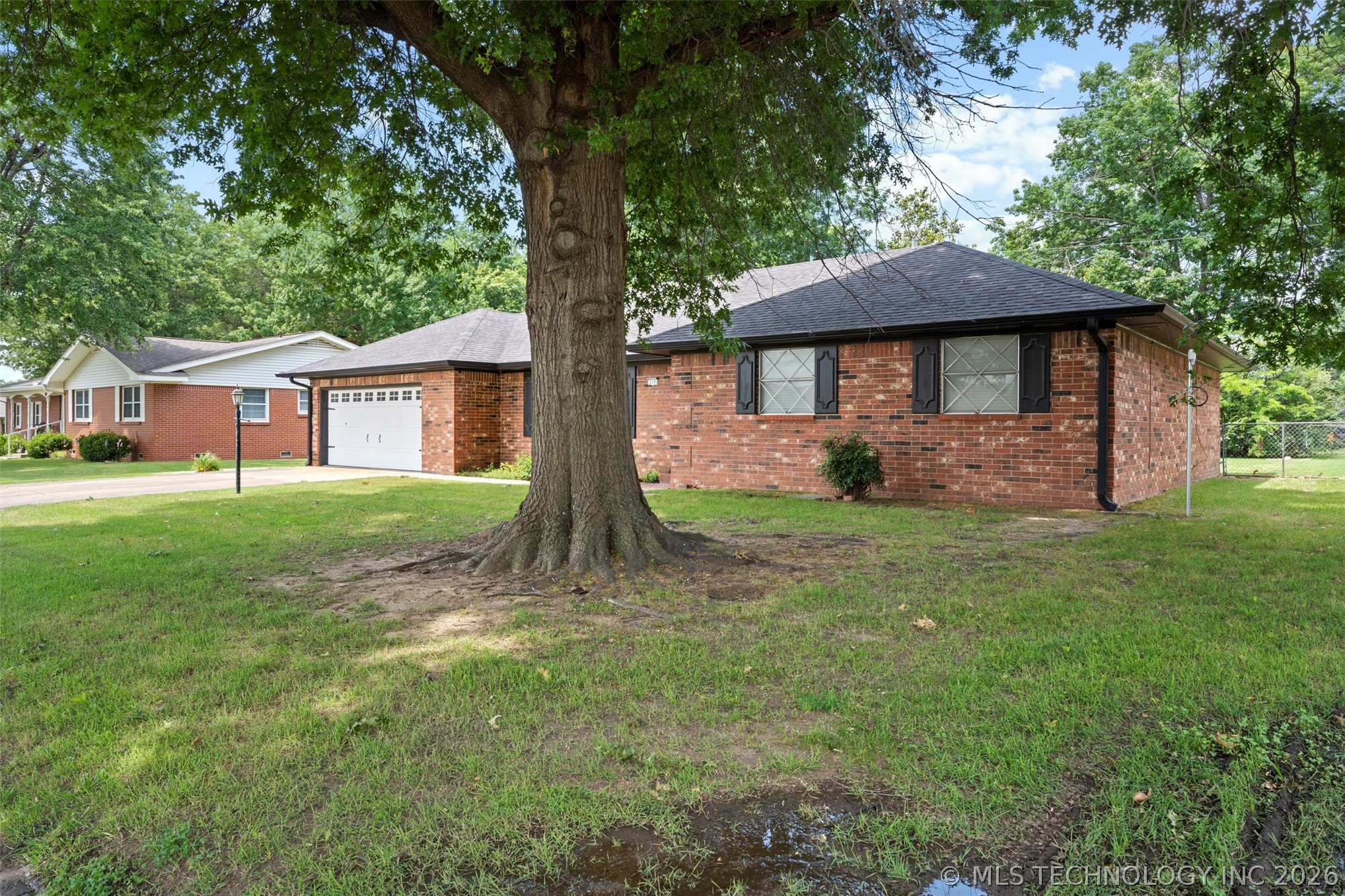 318 Sunset Drive Property Photo 3