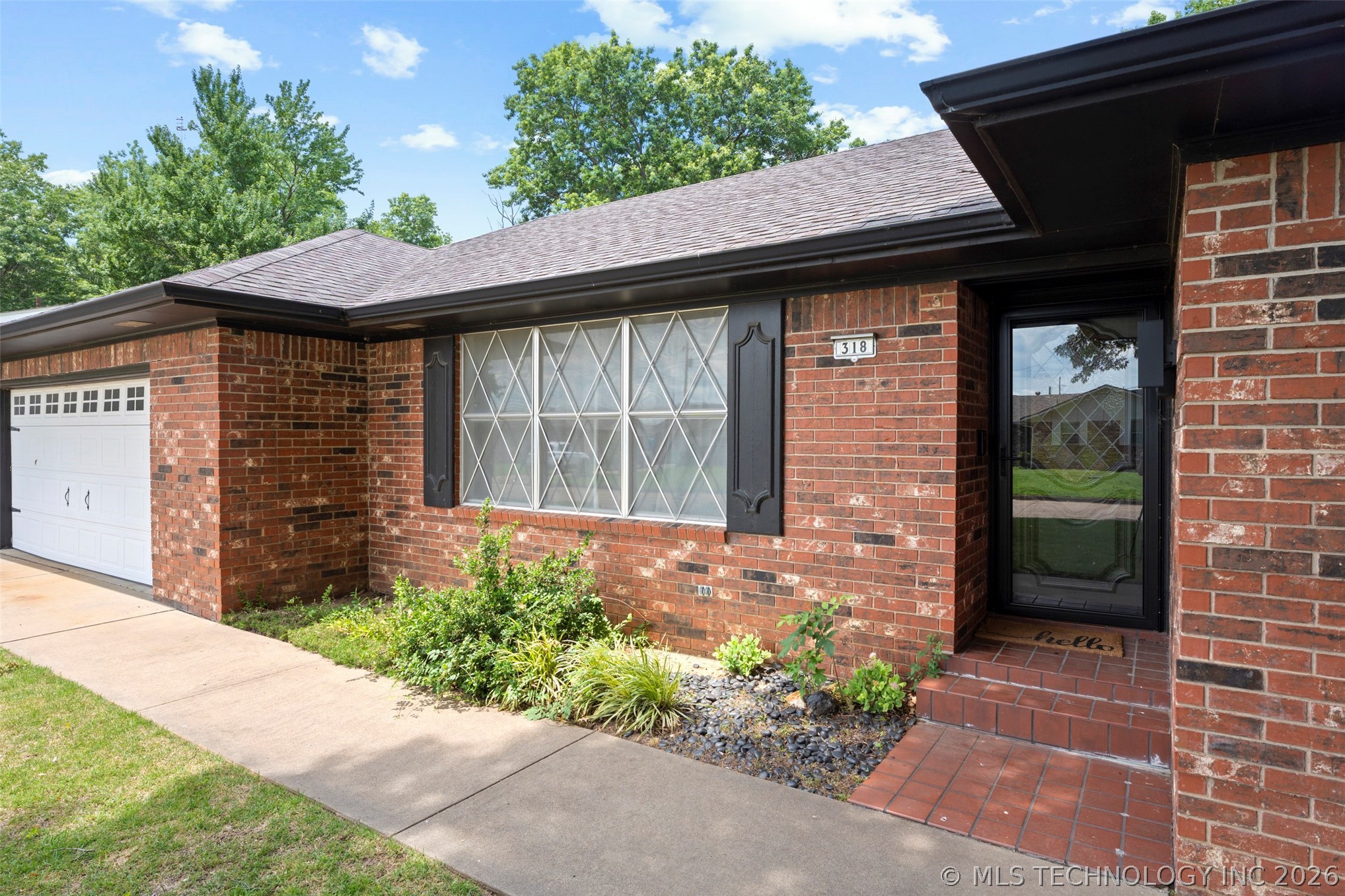 318 Sunset Drive Property Photo 5