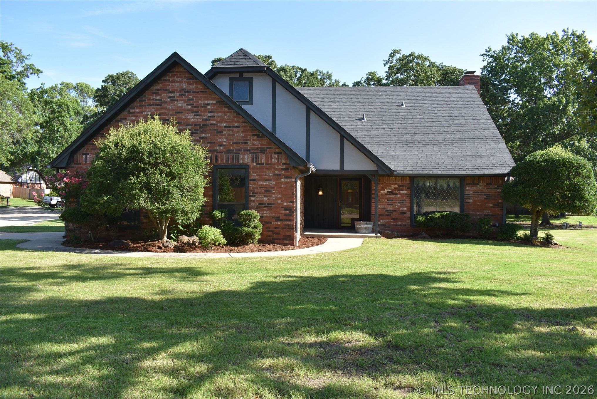 2430 Northwood Drive Property Photo 1