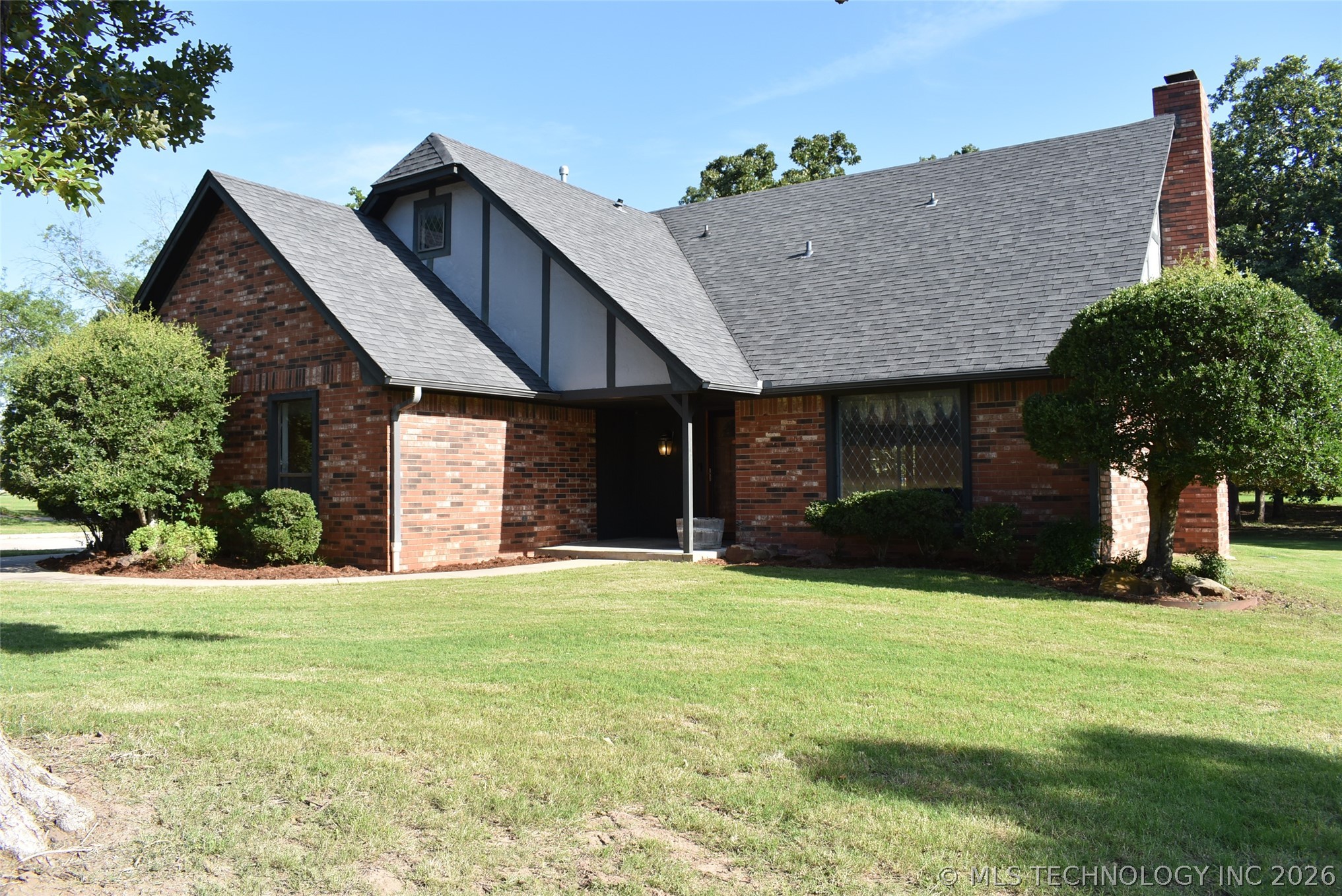 2430 Northwood Drive Property Photo 3