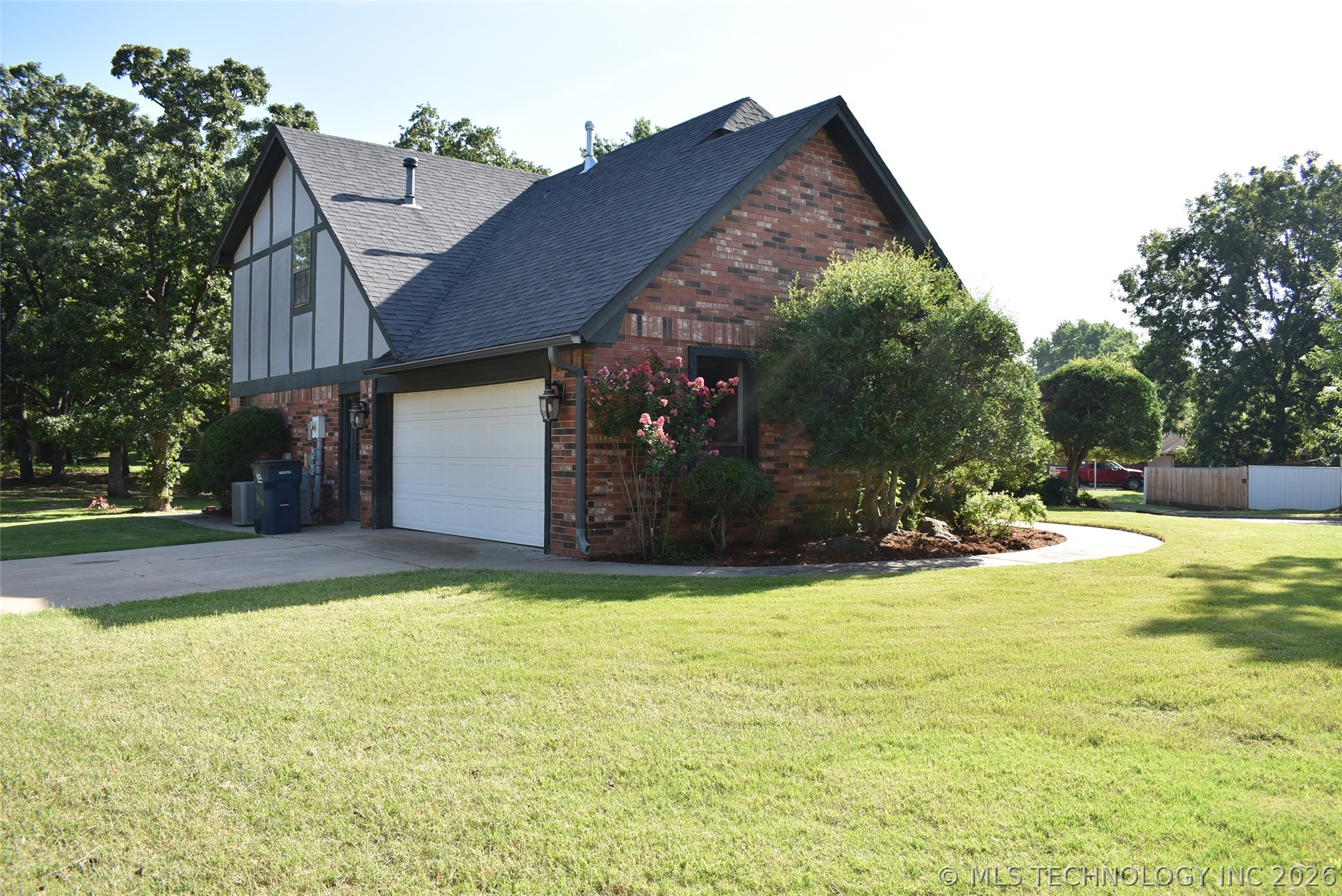 2430 Northwood Drive Property Photo 4