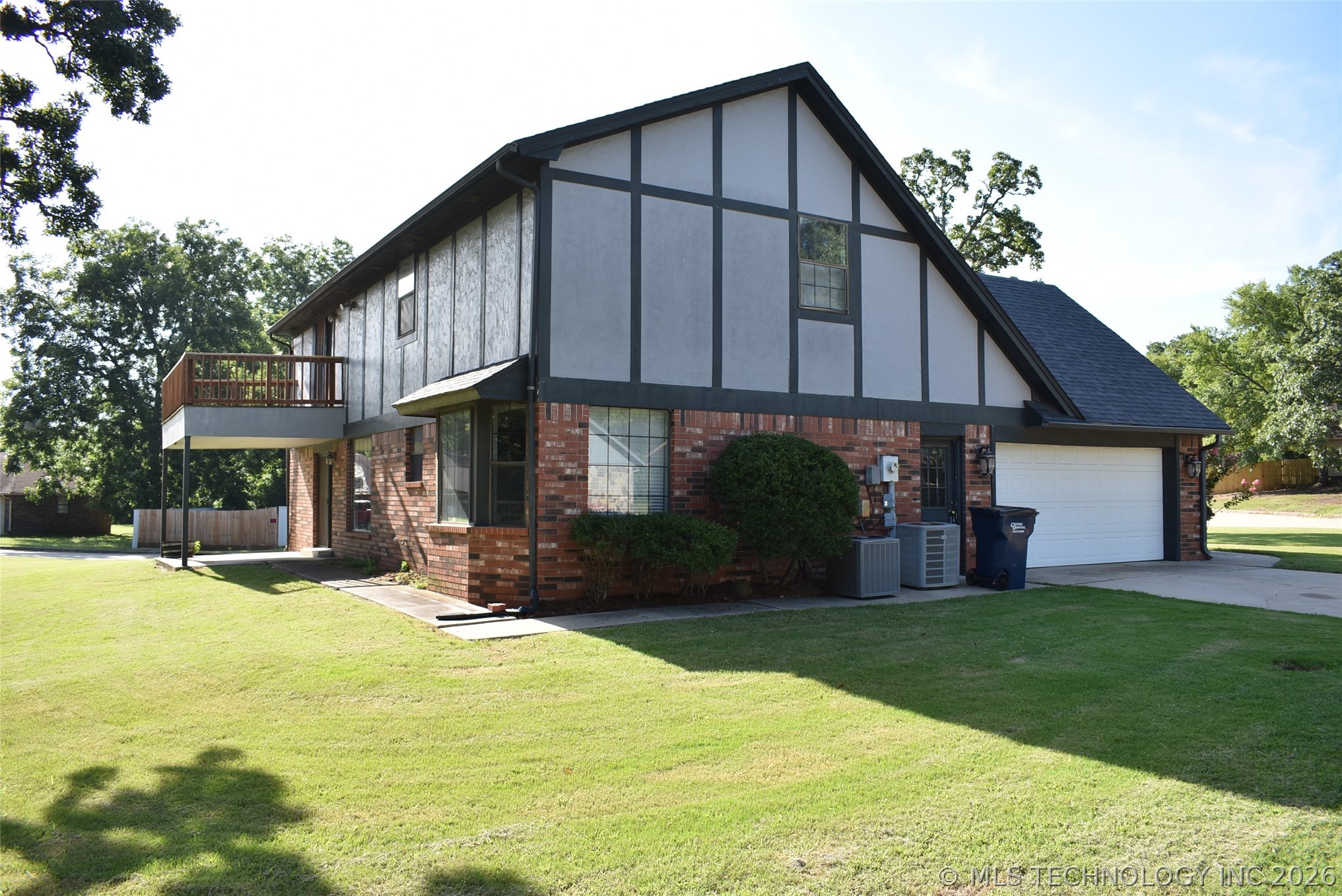 2430 Northwood Drive Property Photo 6