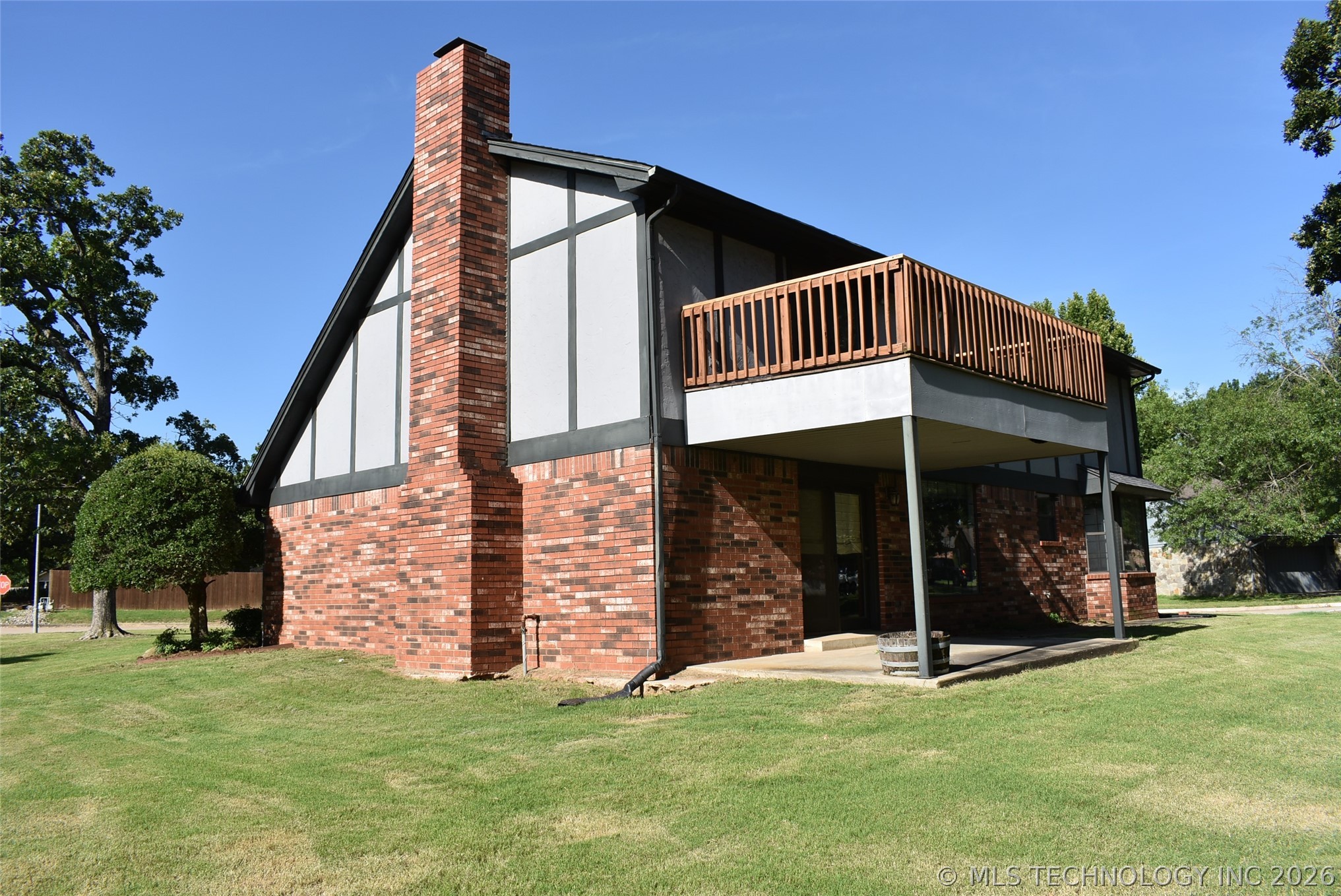2430 Northwood Drive Property Photo 10