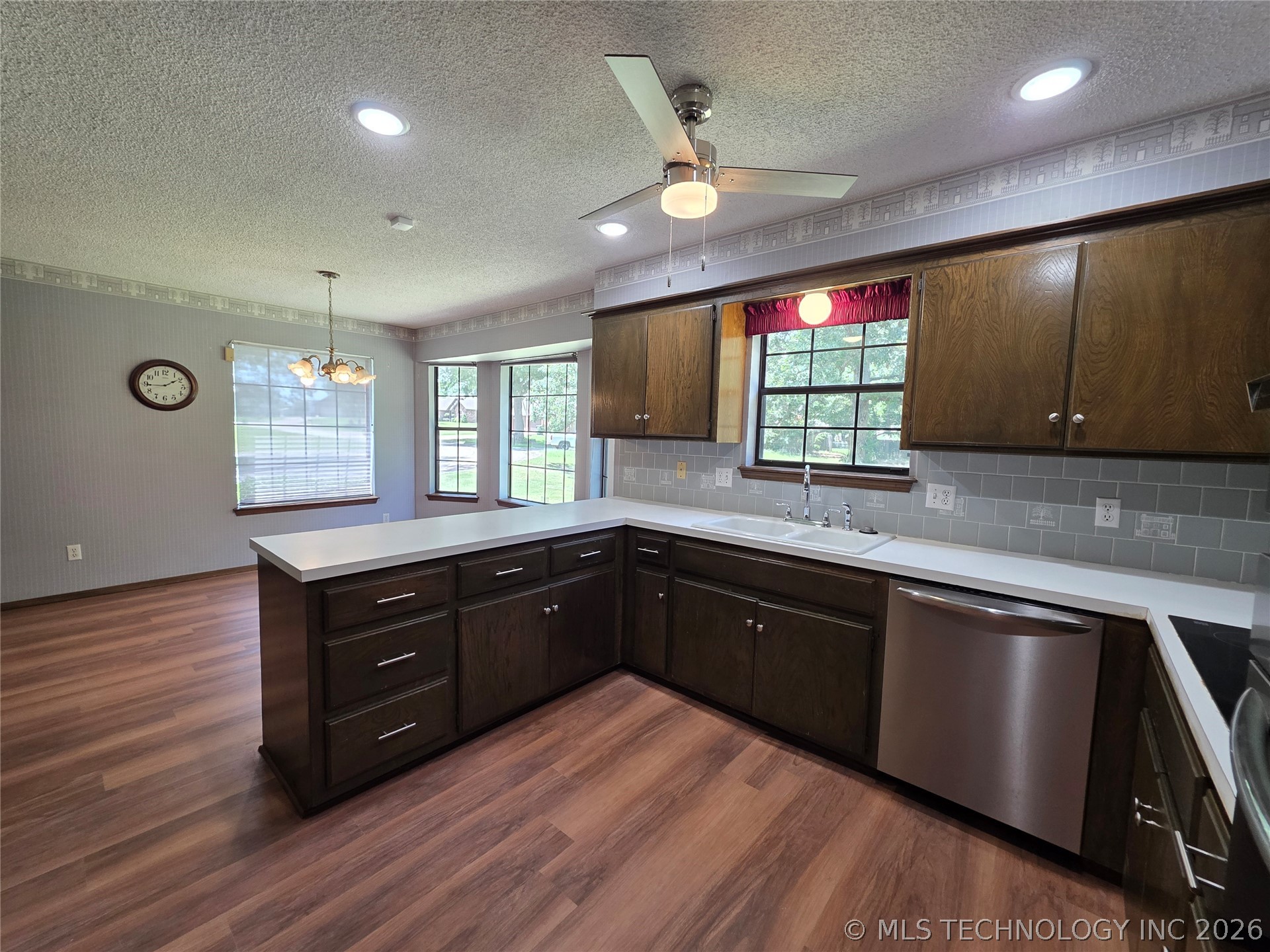 2430 Northwood Drive Property Photo 17