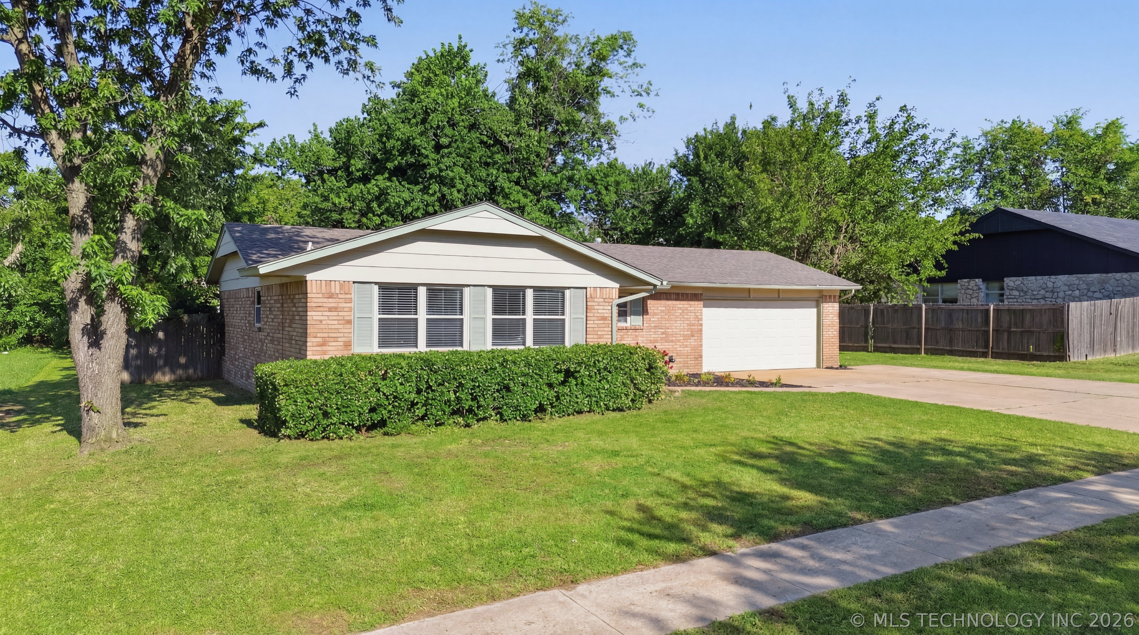 1404 N Cedar Street Property Photo 3