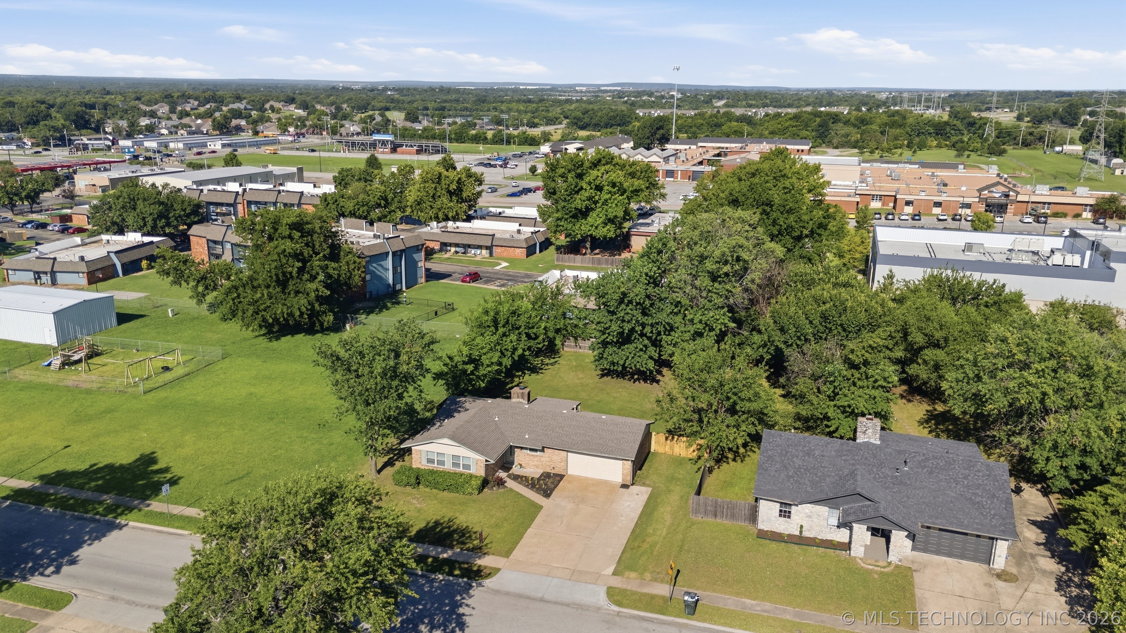 1404 N Cedar Street Property Photo 4