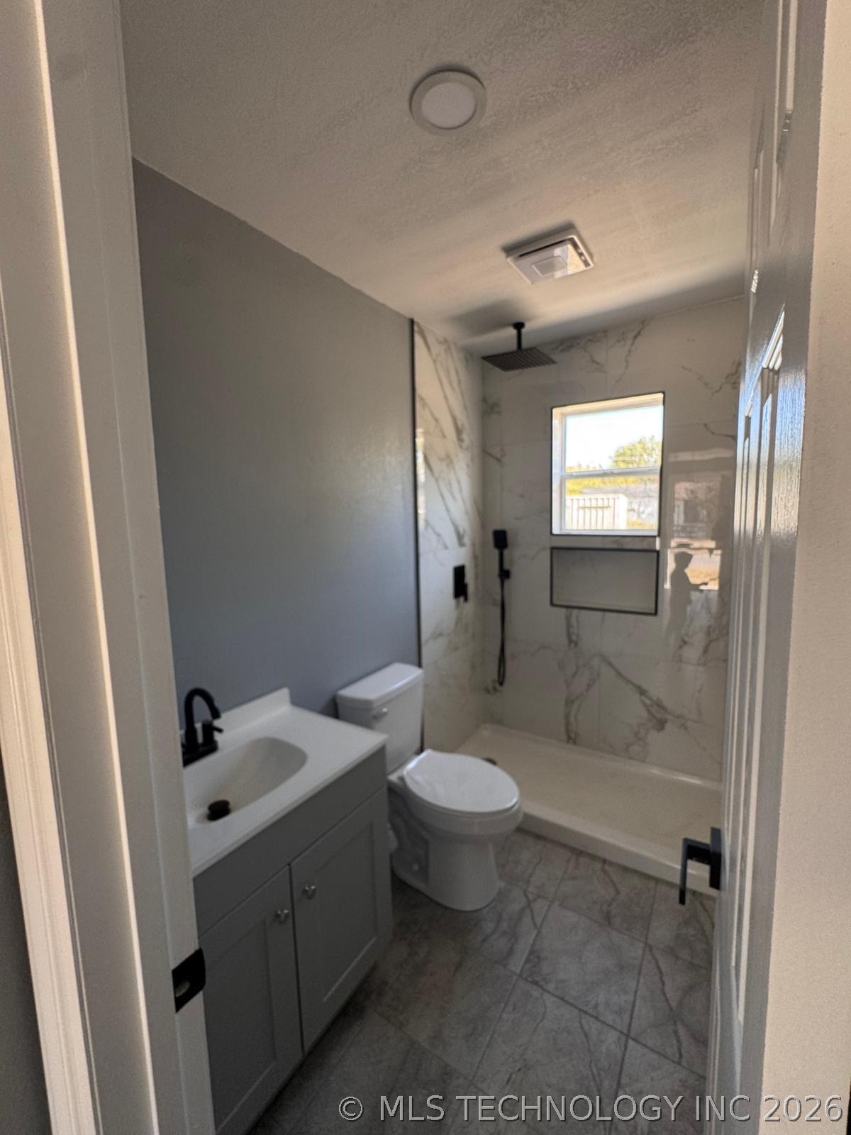 721 N Hudson Avenue Property Photo 9