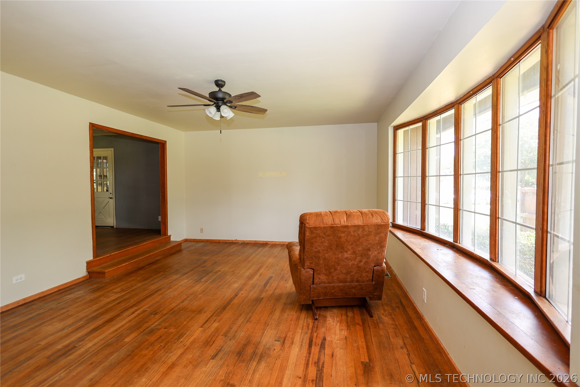 502 W 17th Property Photo 2