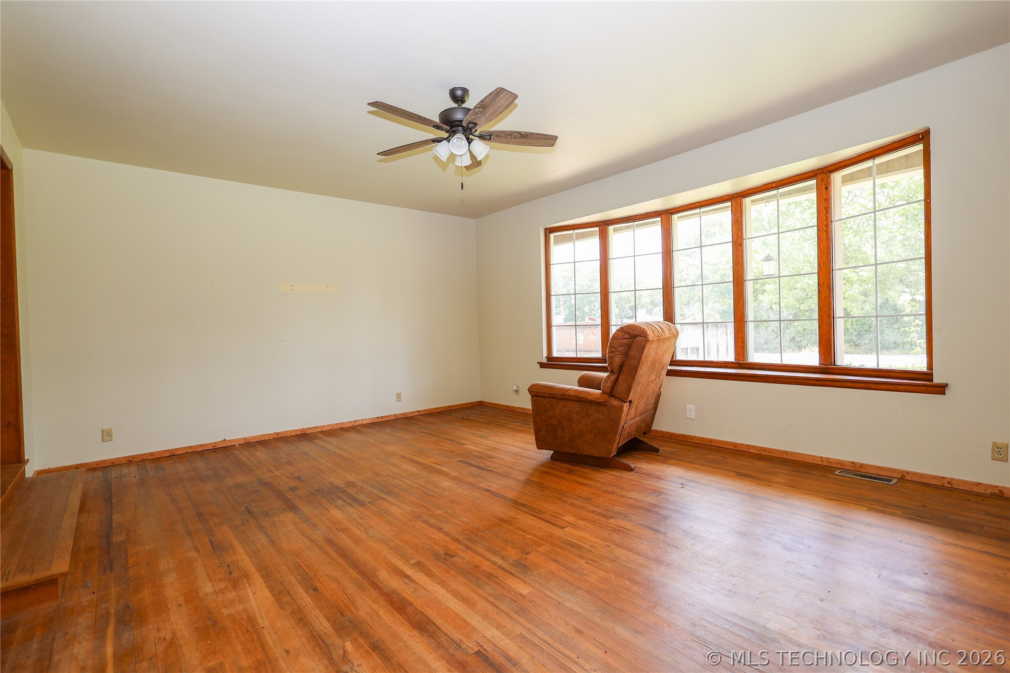 502 W 17th Property Photo 3