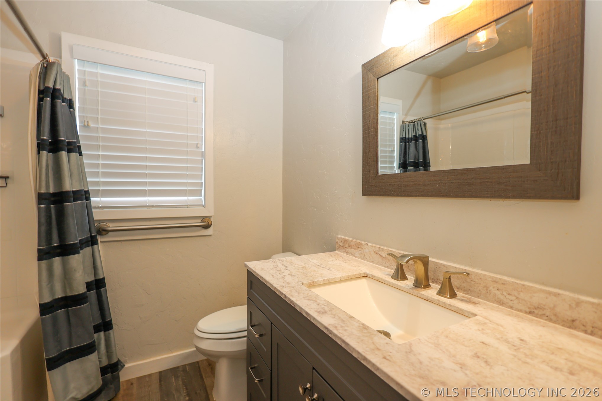 502 W 17th Property Photo 9