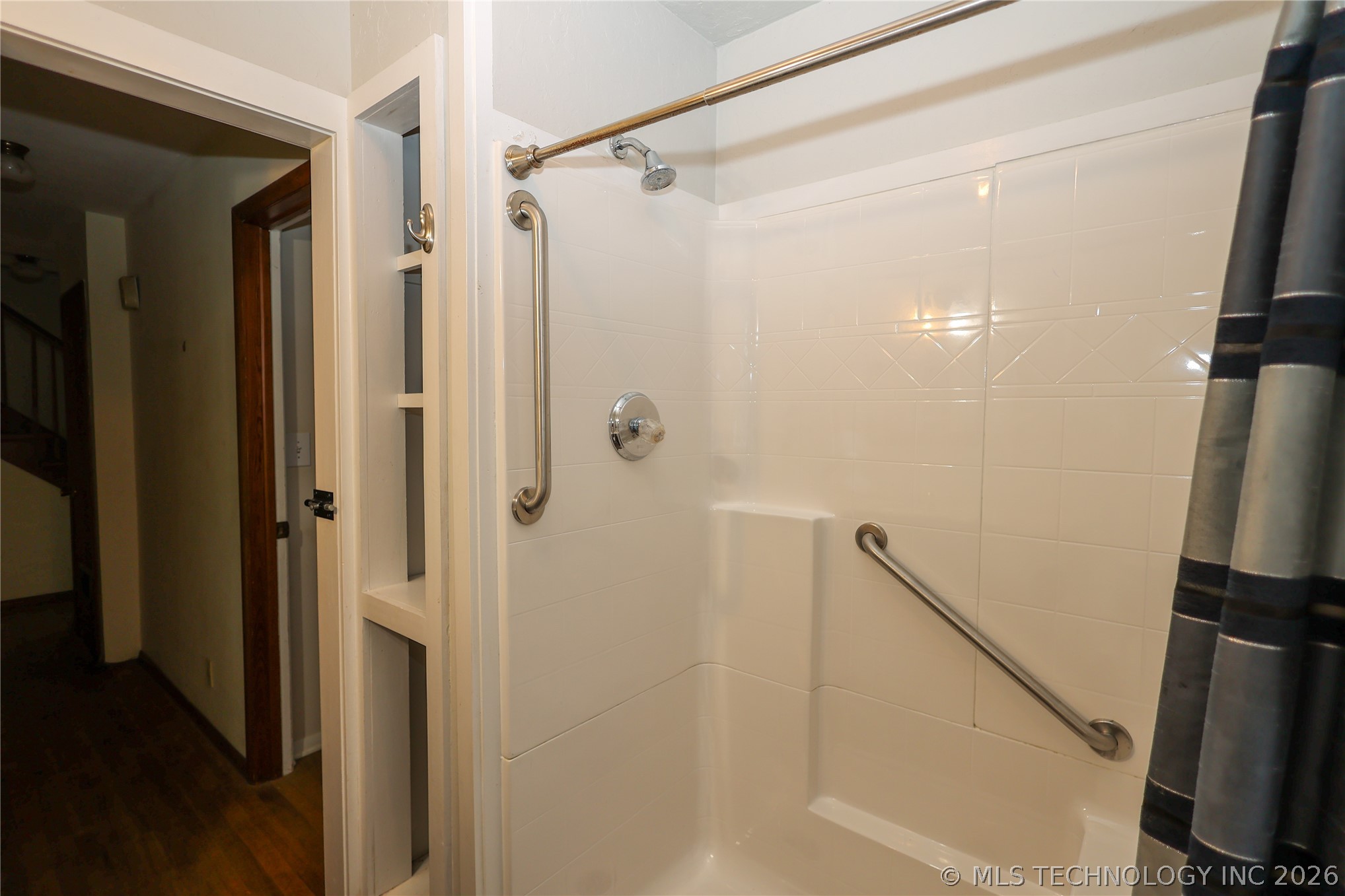 502 W 17th Property Photo 10