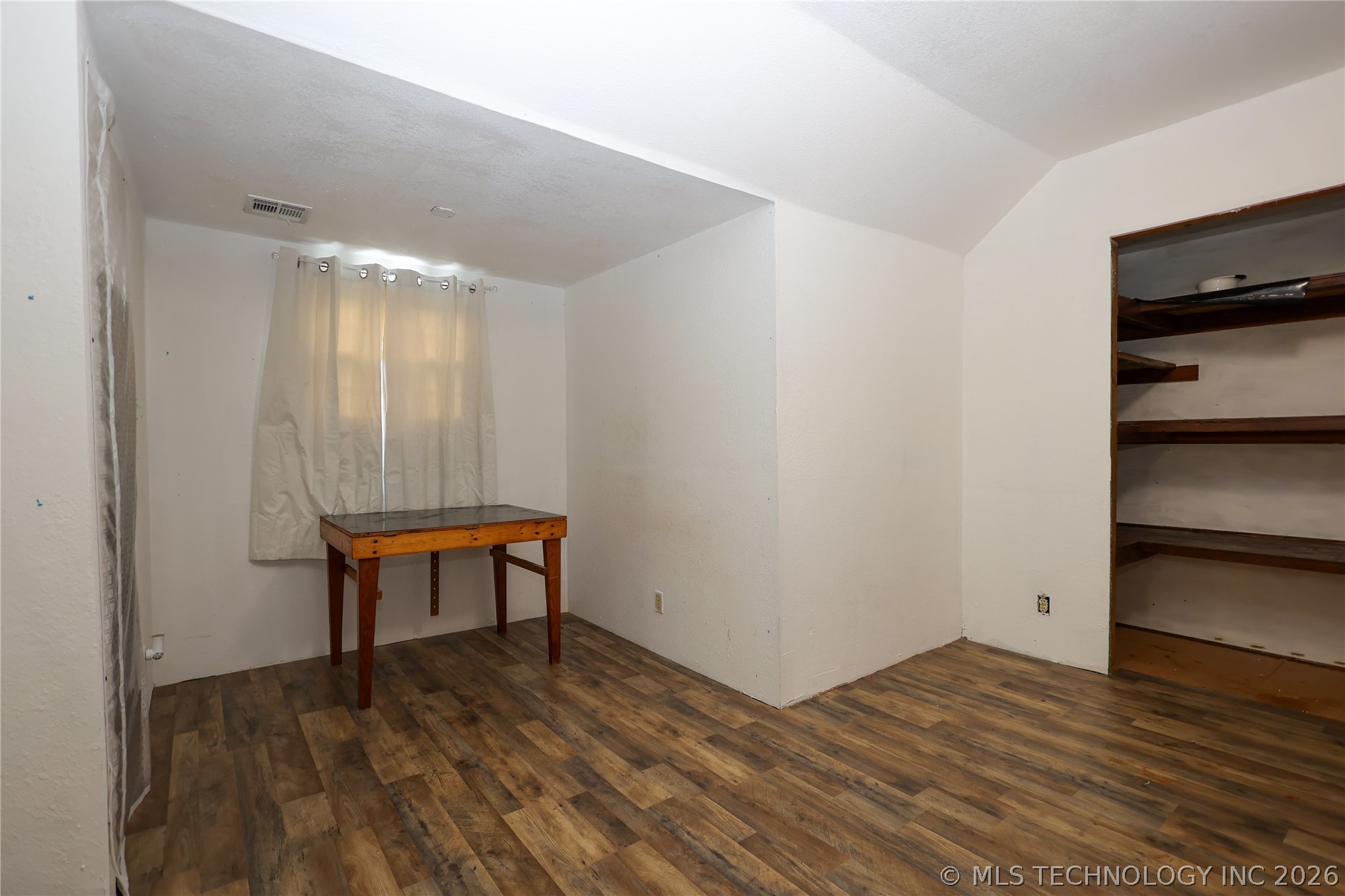 502 W 17th Property Photo 12
