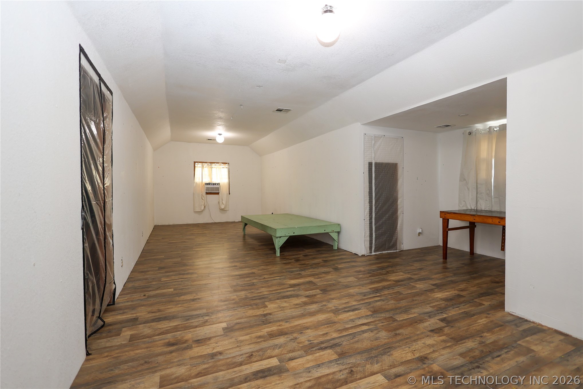 502 W 17th Property Photo 14