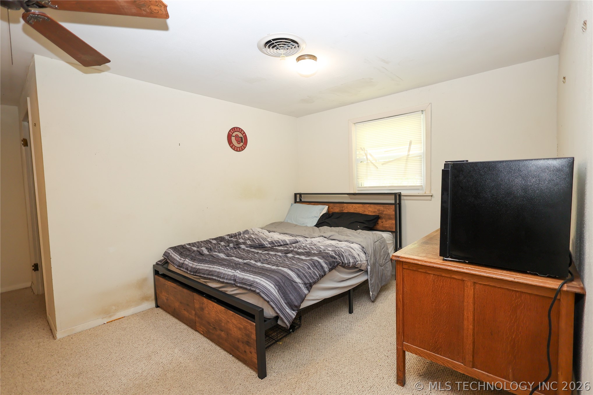 502 W 17th Property Photo 16