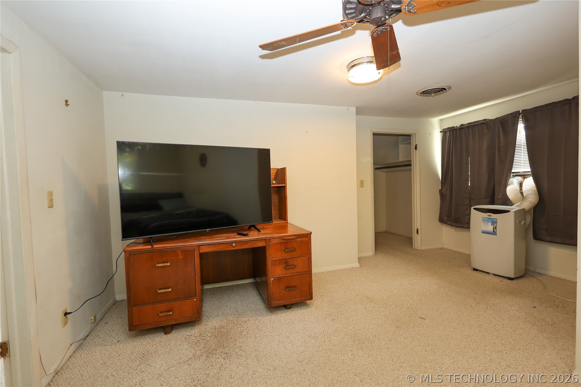 502 W 17th Property Photo 17