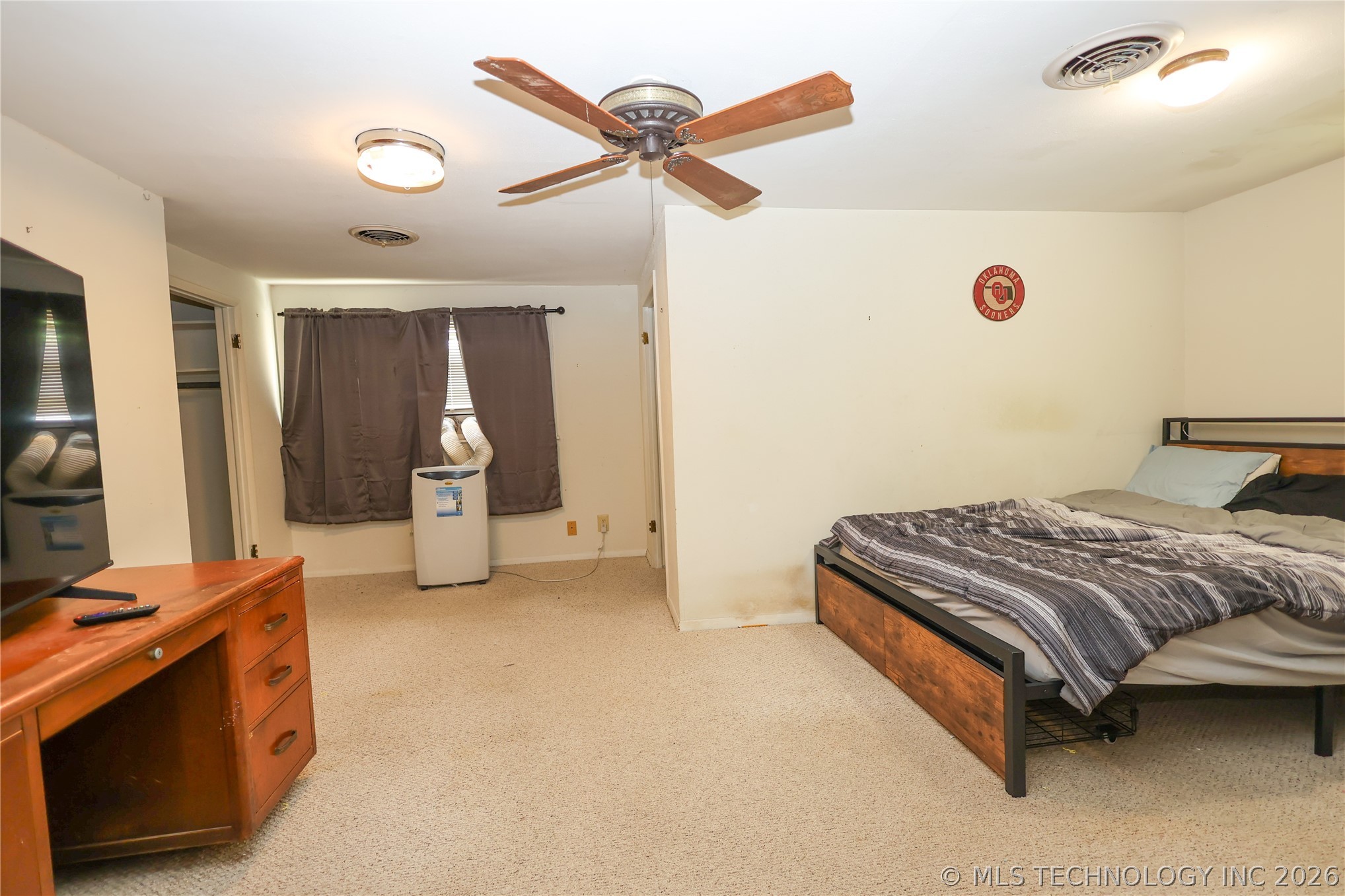 502 W 17th Property Photo 18
