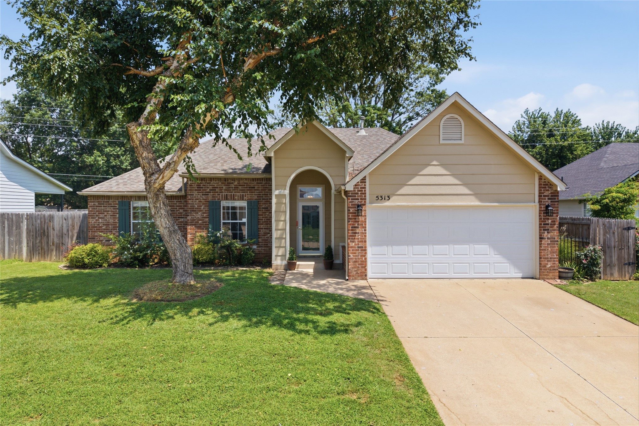 5313 S Maple Place Property Photo 1