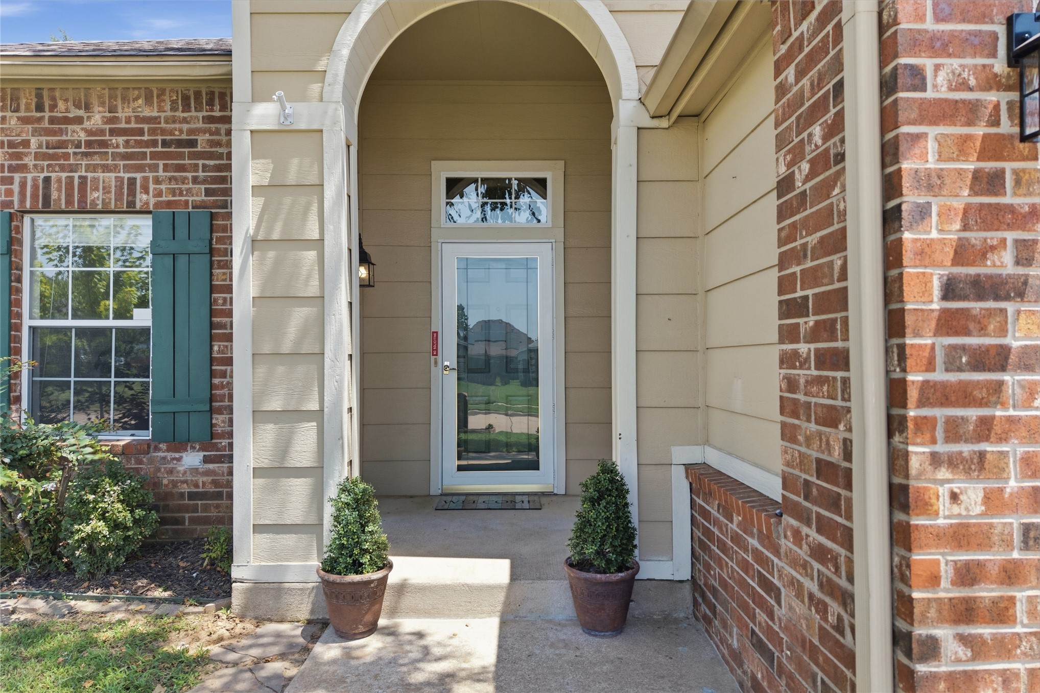 5313 S Maple Place Property Photo 2