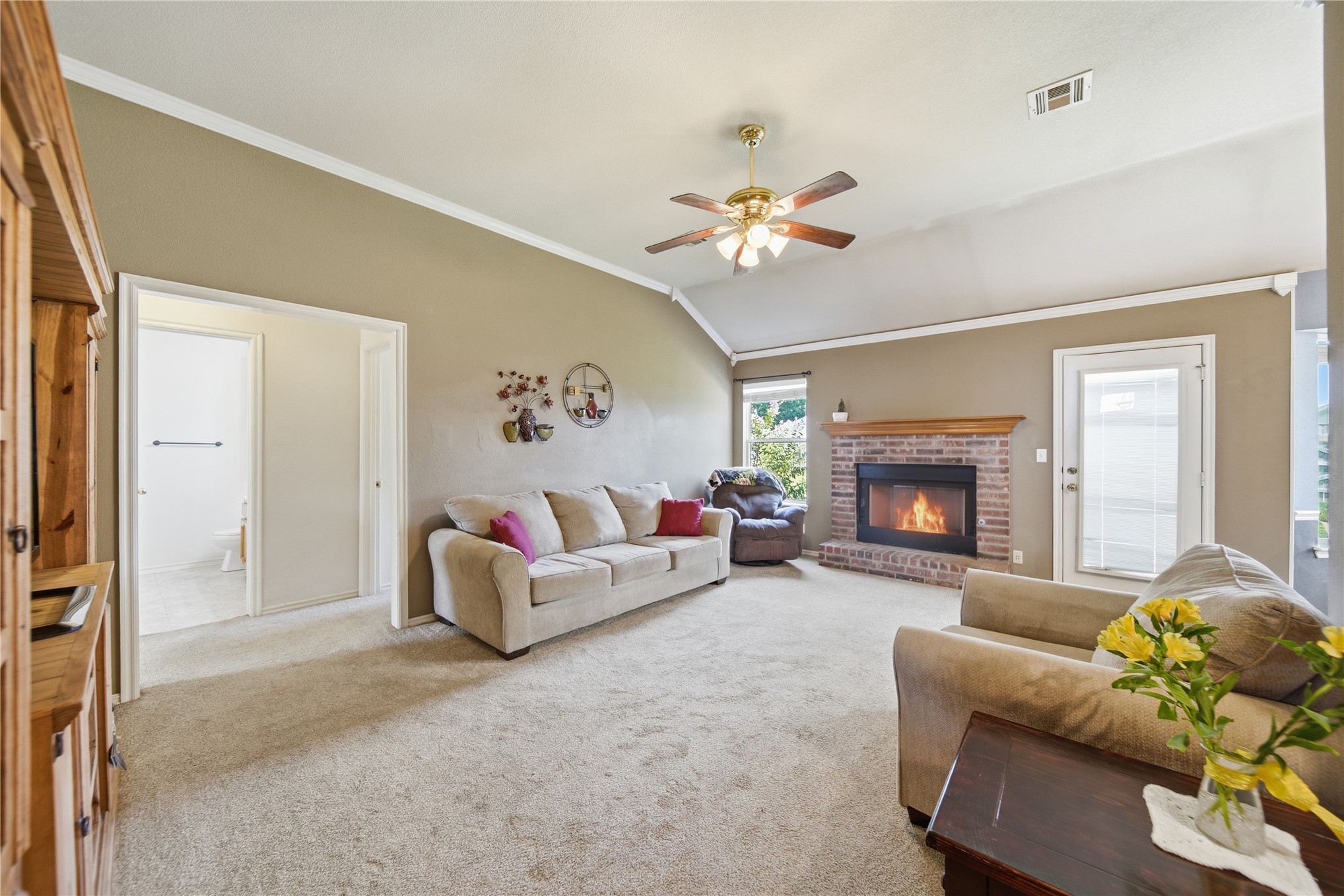 5313 S Maple Place Property Photo 4
