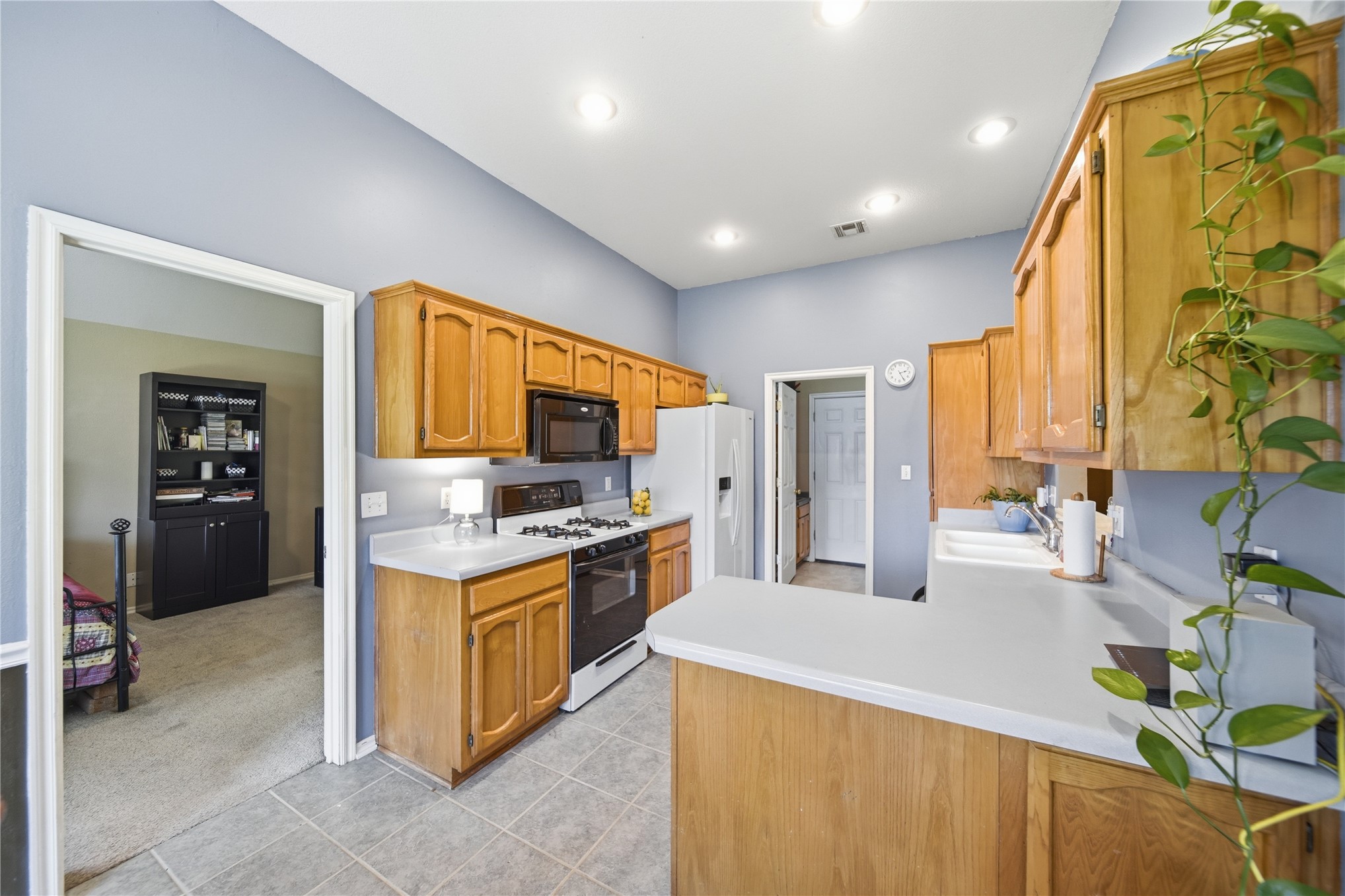 5313 S Maple Place Property Photo 8