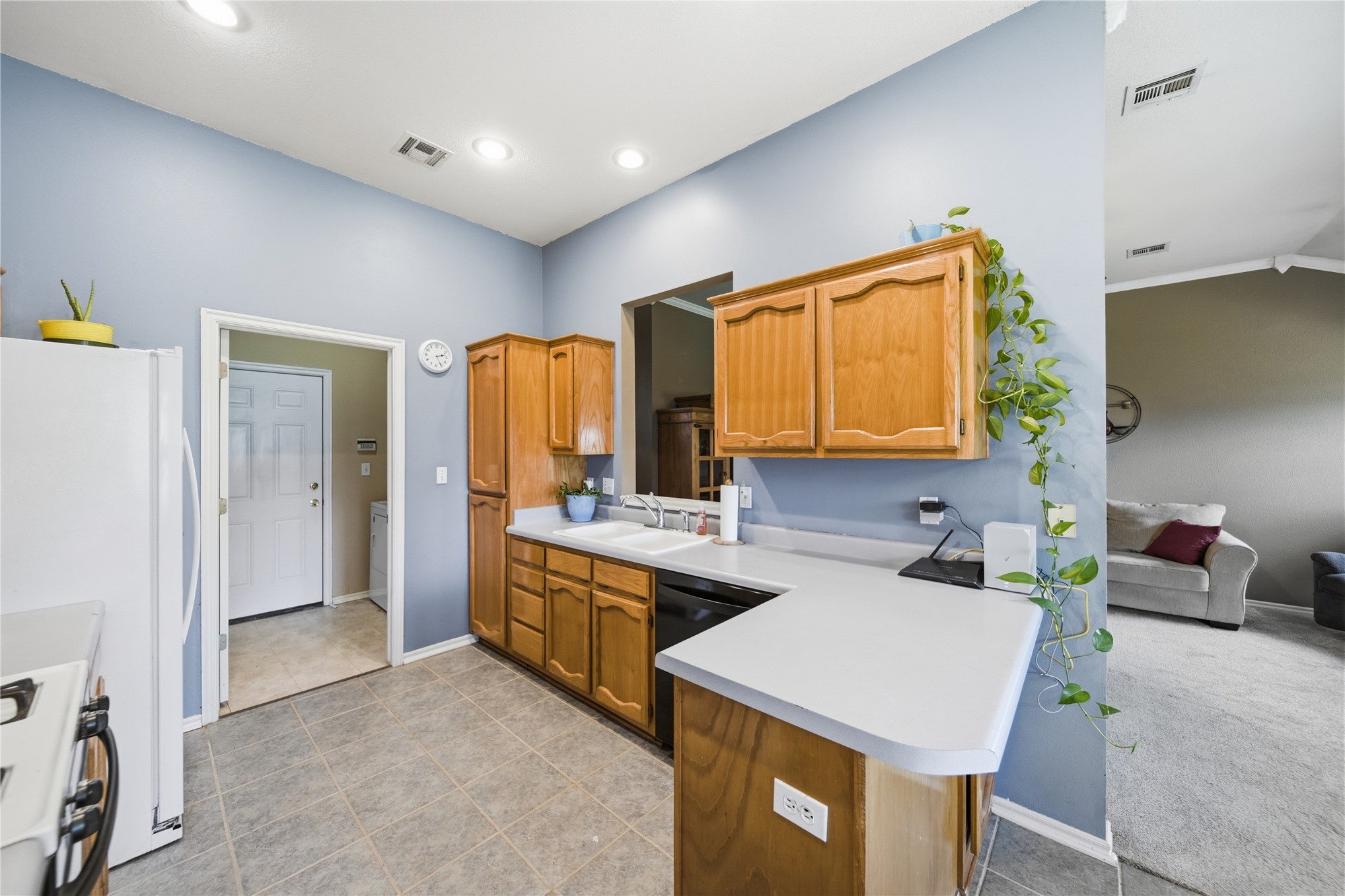 5313 S Maple Place Property Photo 9