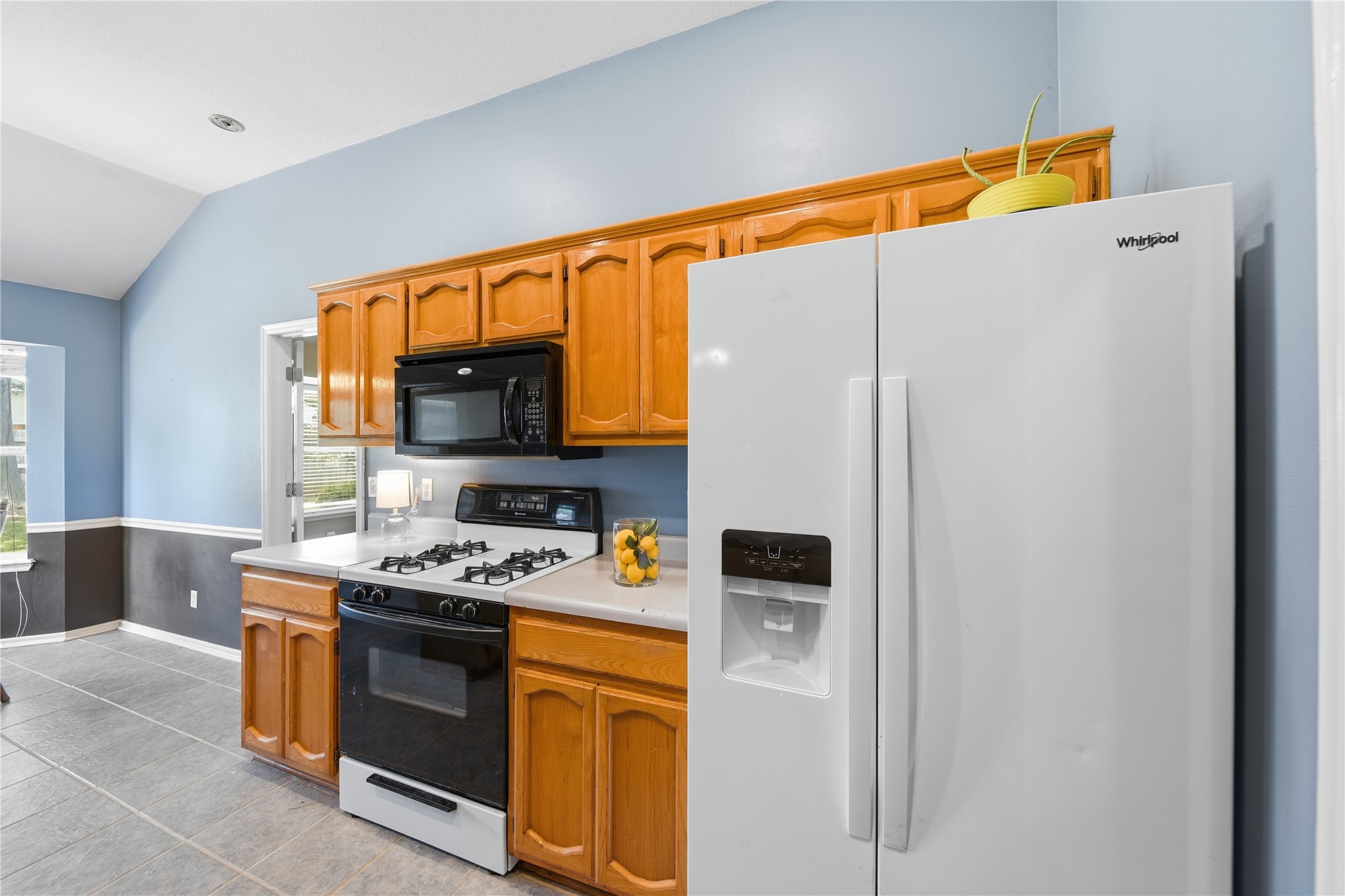 5313 S Maple Place Property Photo 10