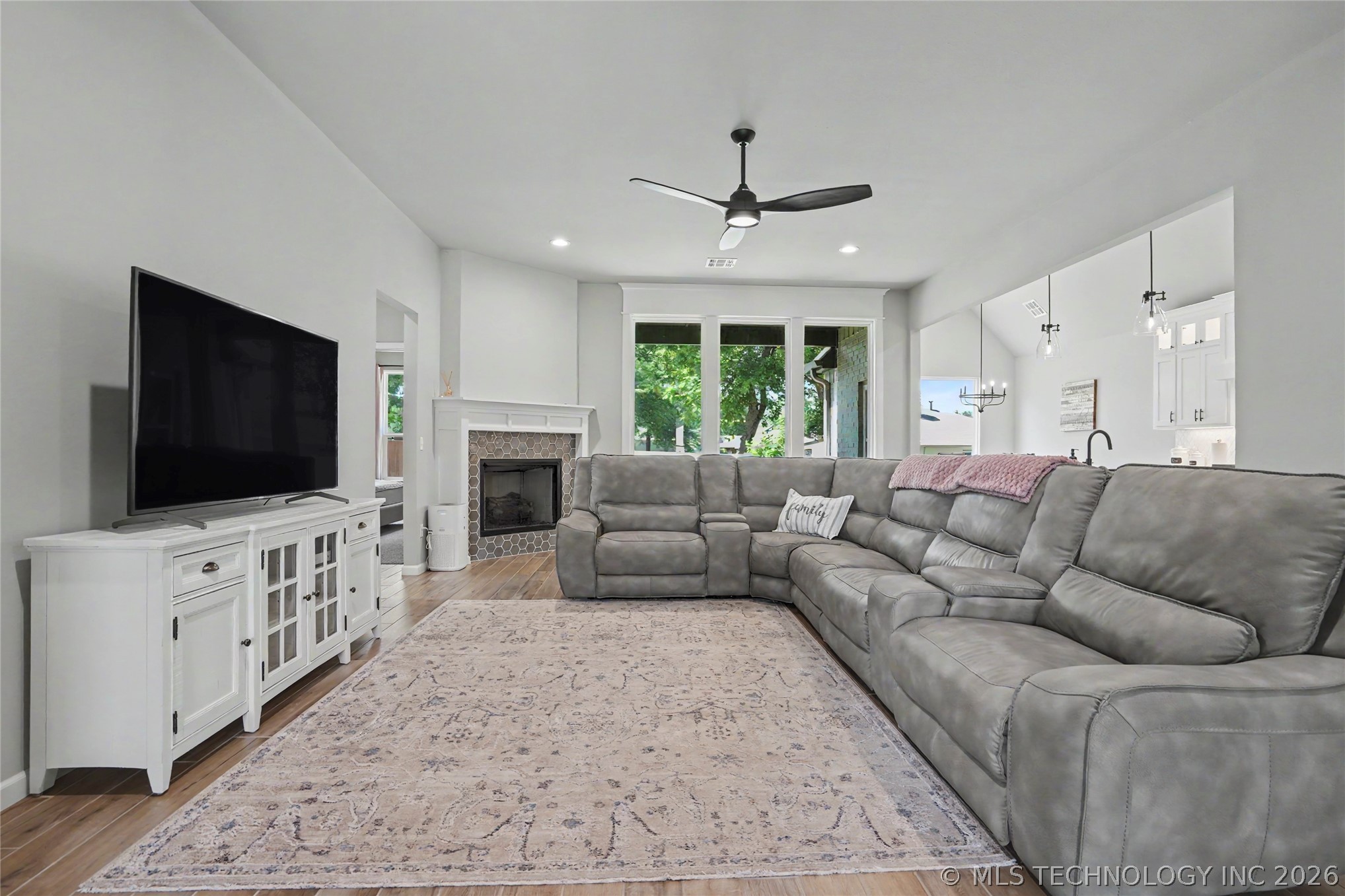 7009 E Oakland Street Property Photo 6