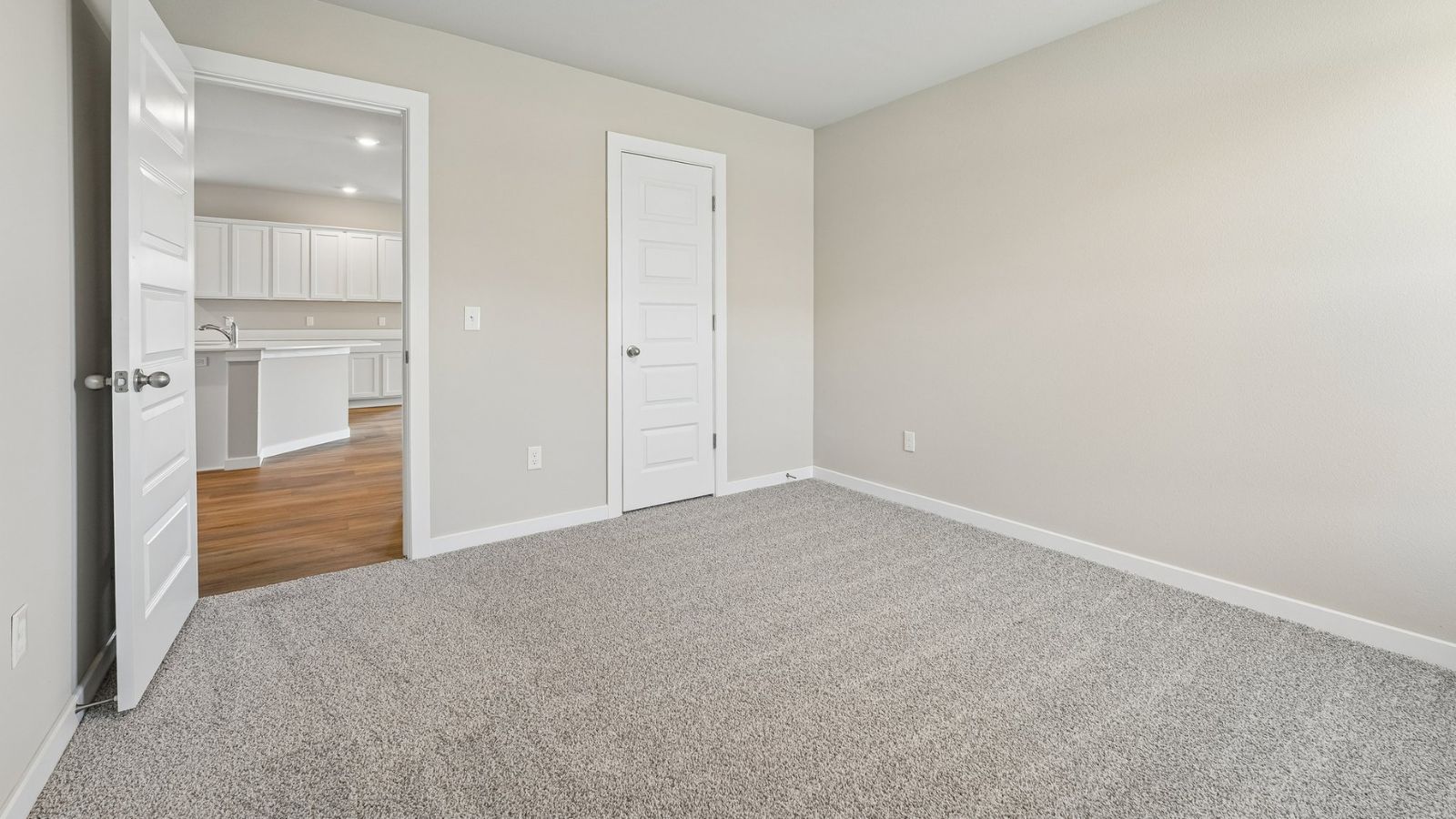 2011 E San Antonio Street Property Photo 18