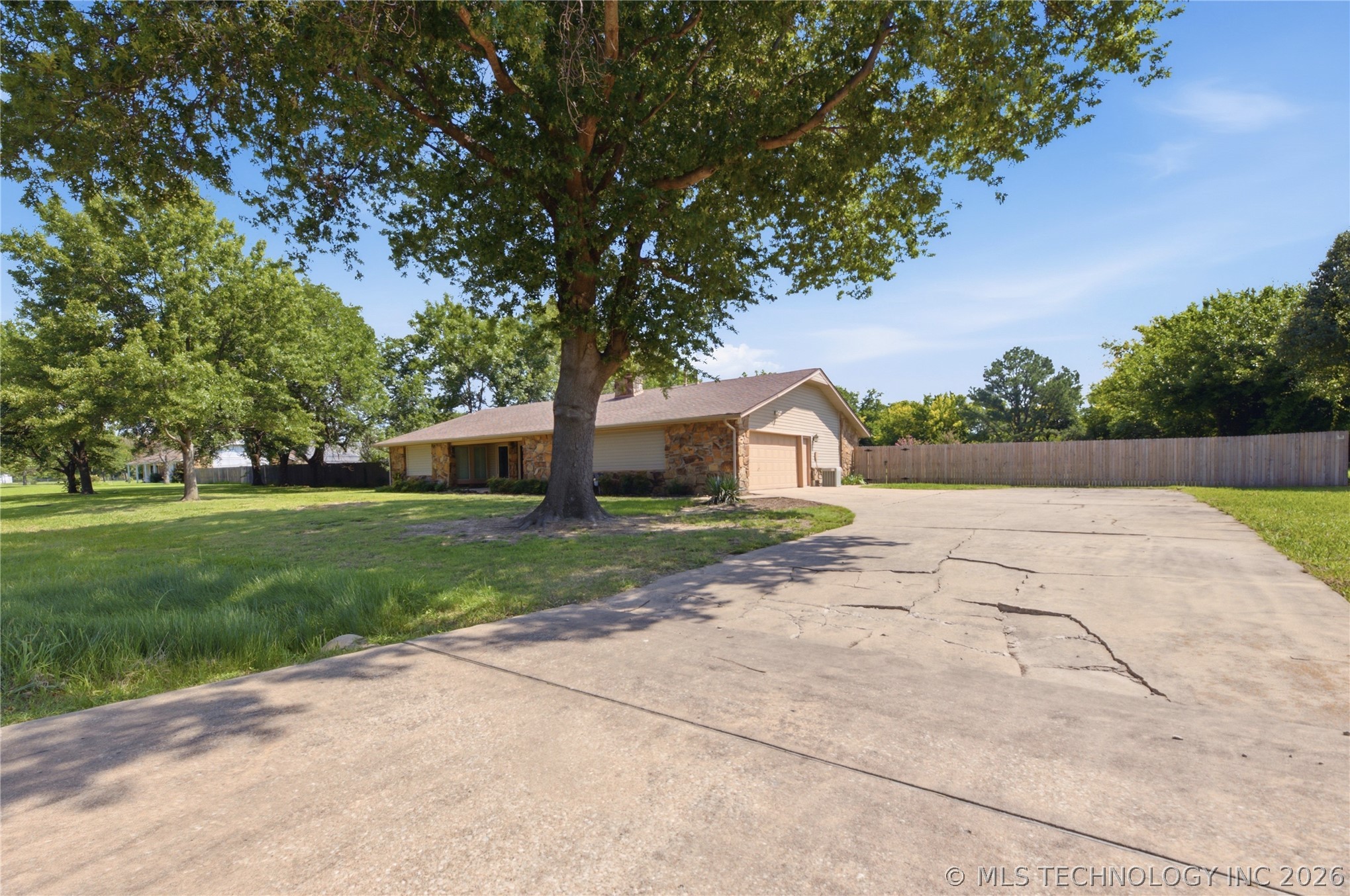 10921 N 110th East Avenue Property Photo 2