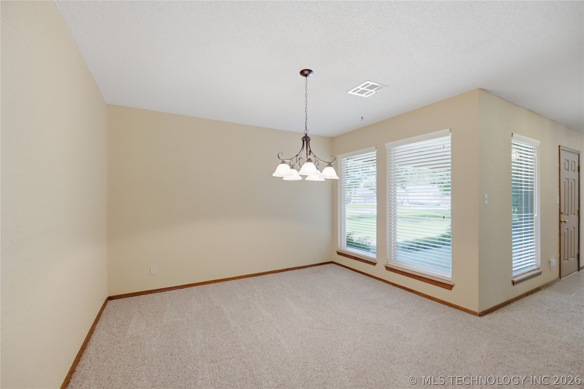10921 N 110th East Avenue Property Photo 7