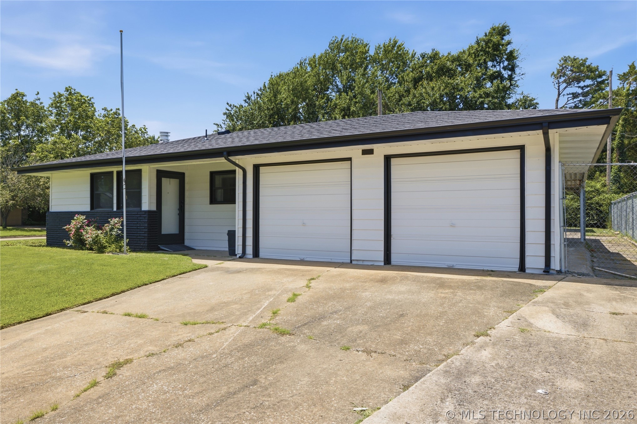 501 Warwick Drive Property Photo 3