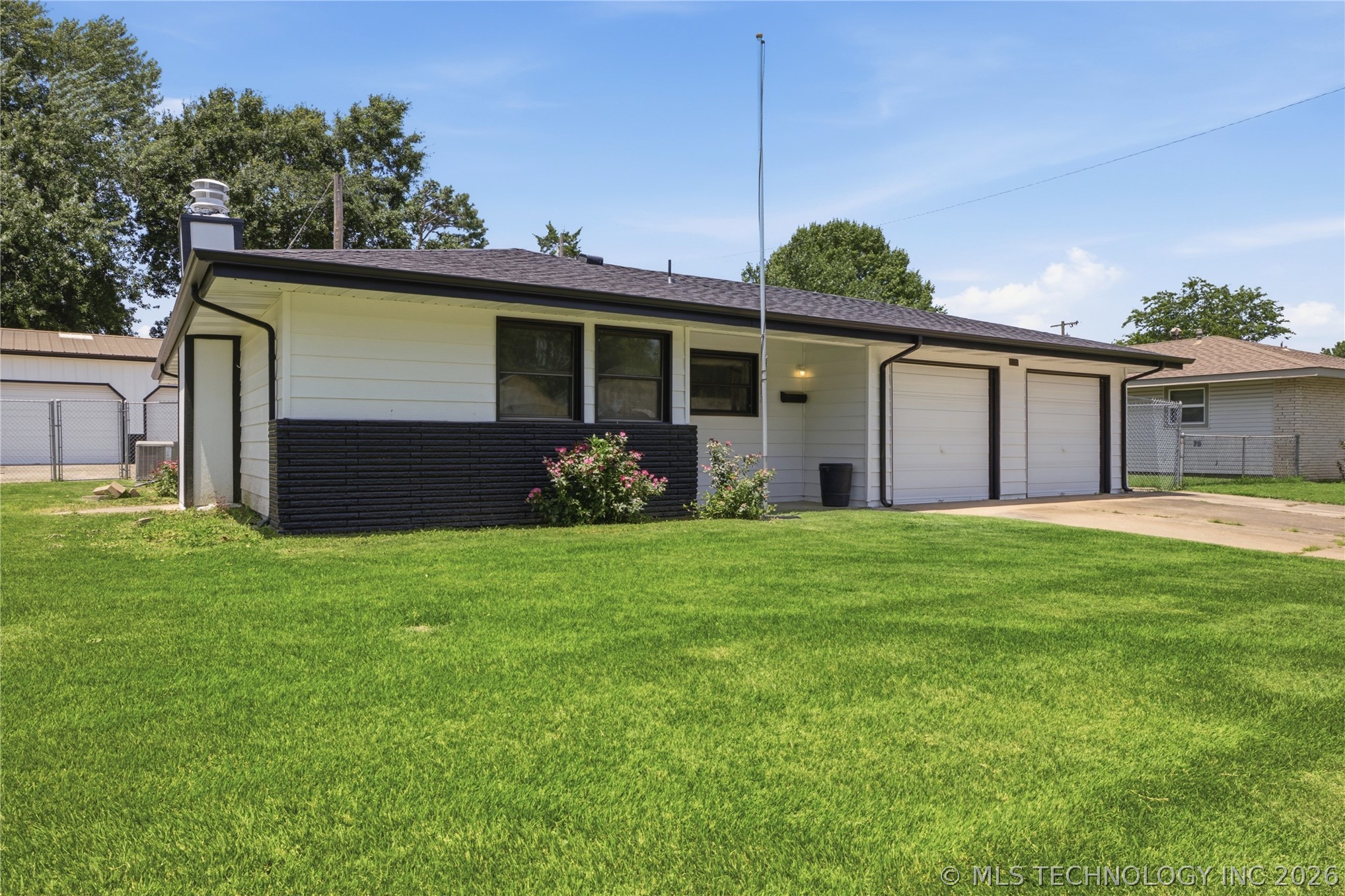 501 Warwick Drive Property Photo 4
