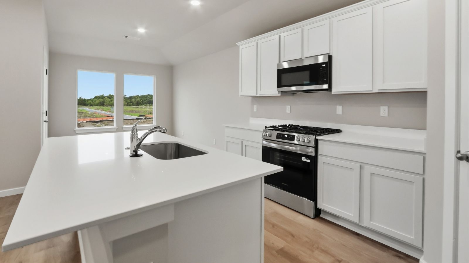 3913 E Kansas Street Property Photo 5