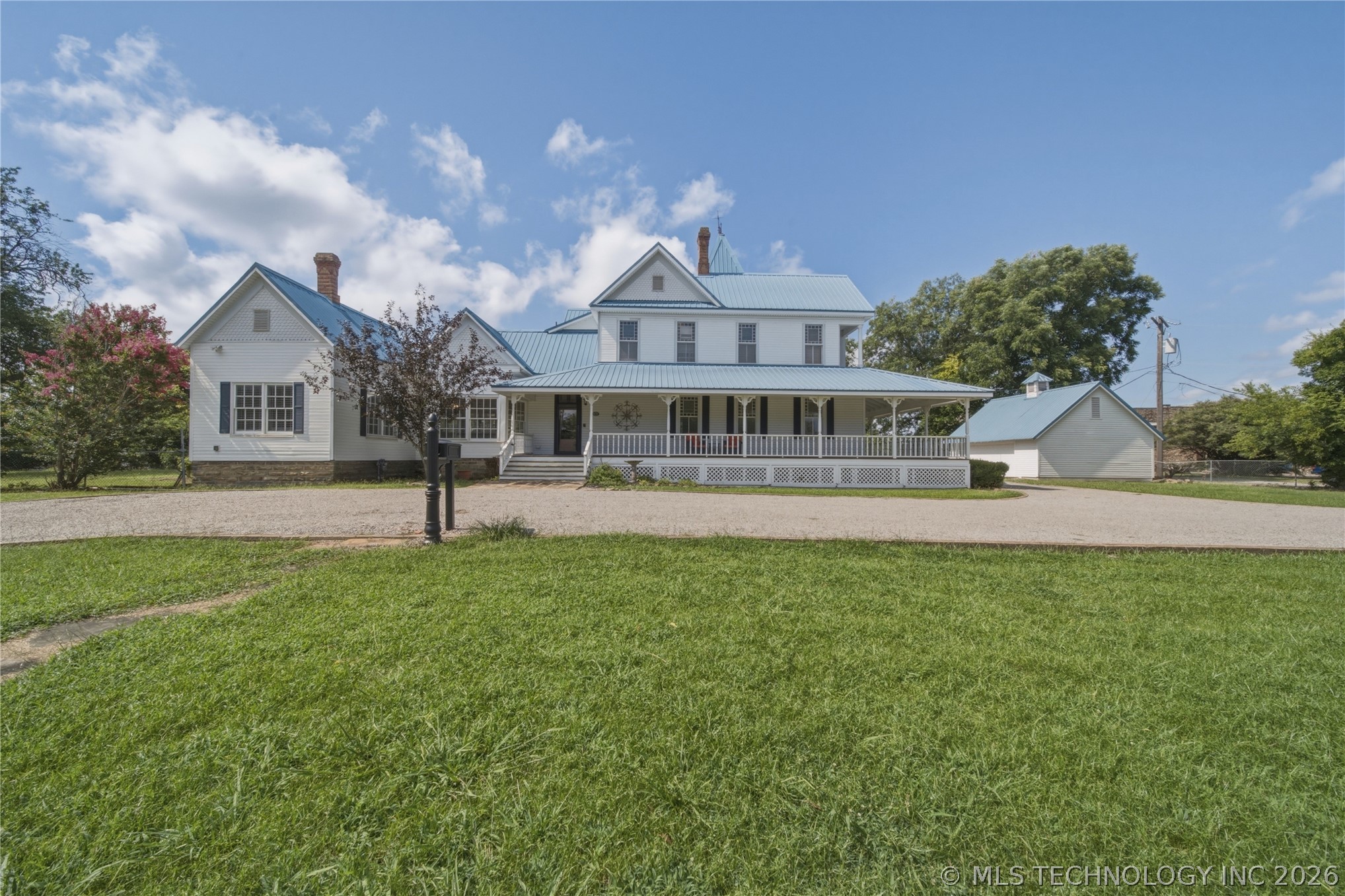 14 E Smith Avenue Property Photo 2