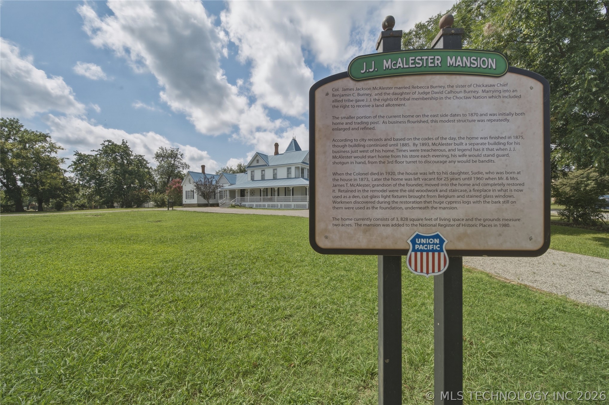 14 E Smith Avenue Property Photo 3