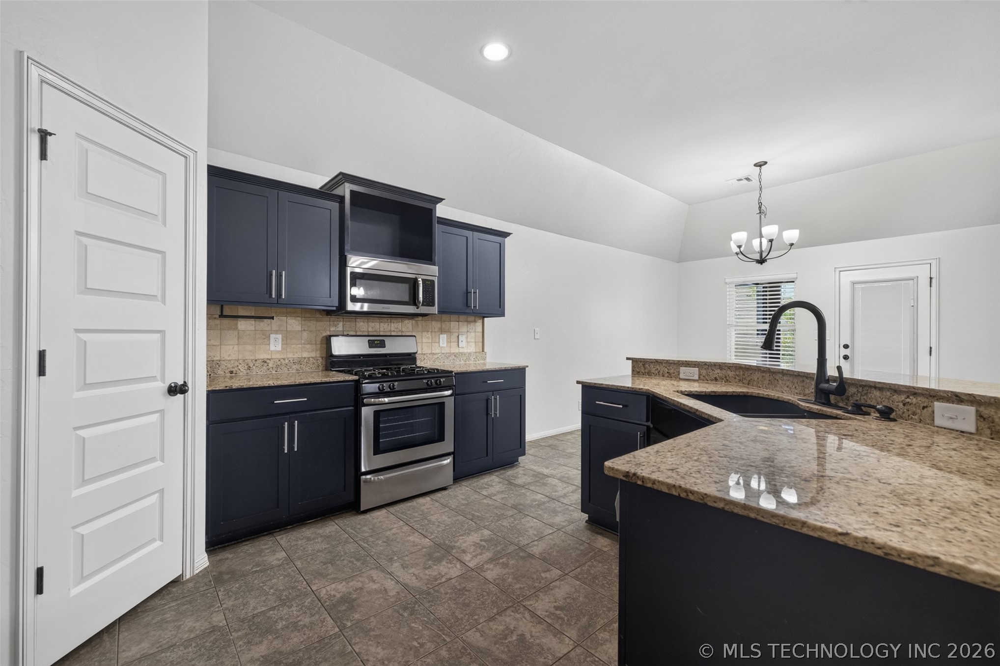 2450 S Narcissus Court Property Photo 10