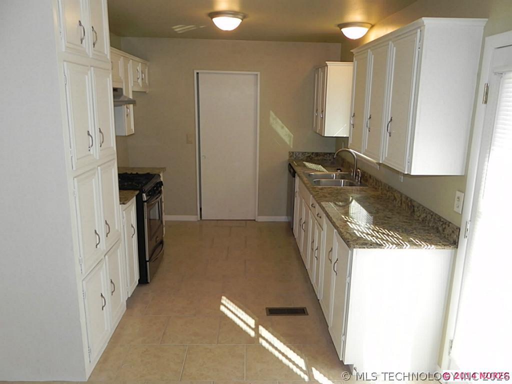 7827 Marilyn Lane Property Photo 4